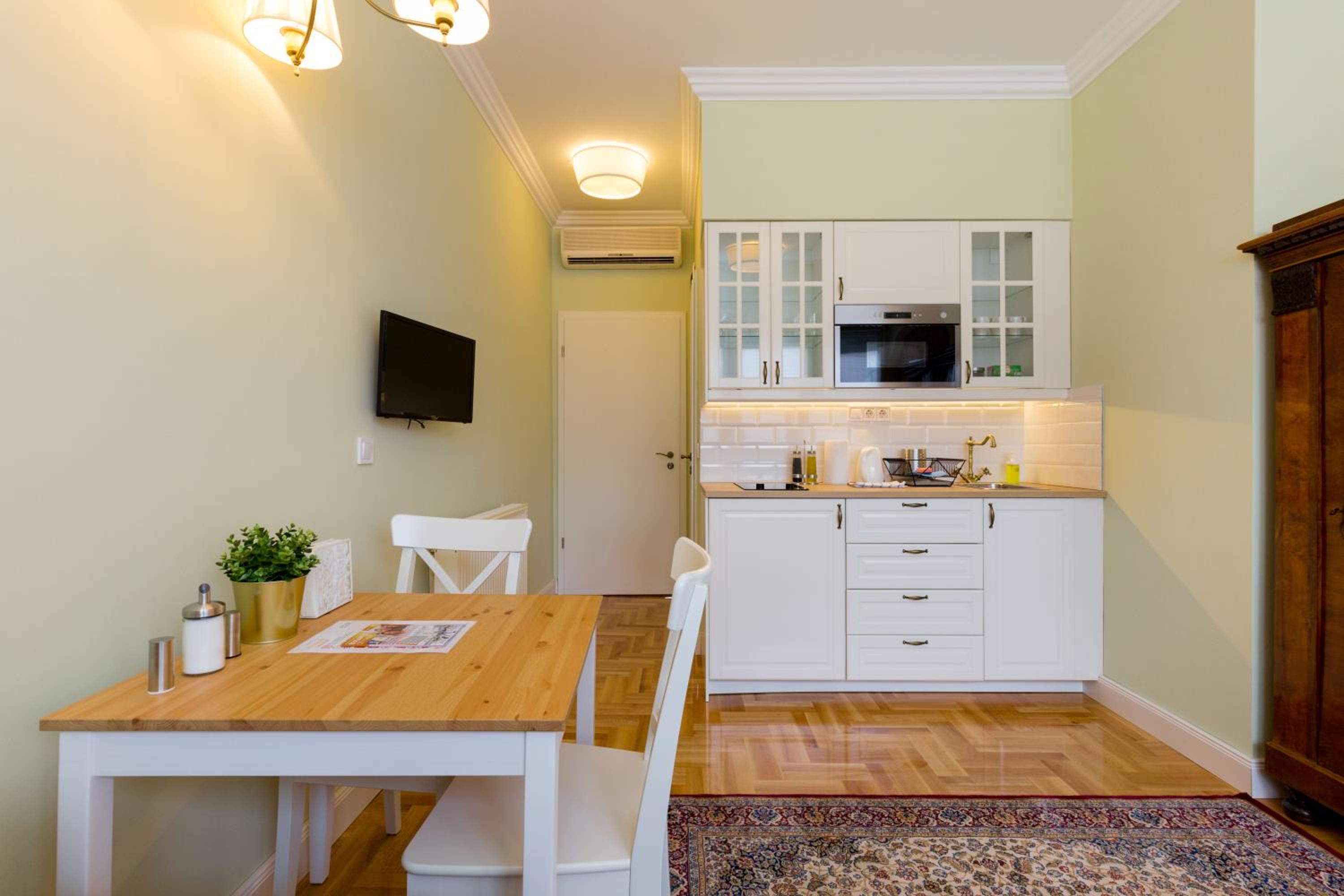 Roland Apartments