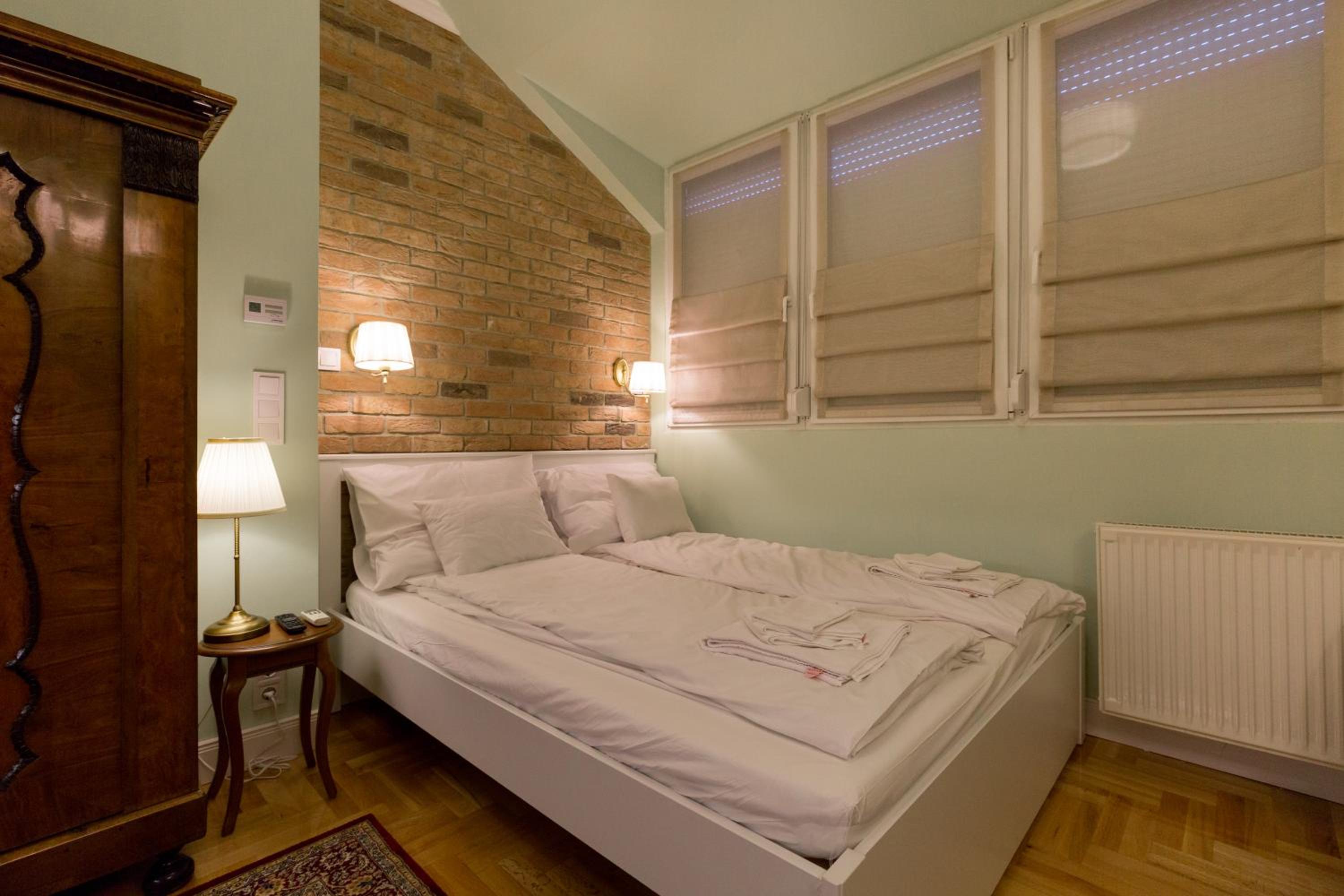 Roland Apartments
