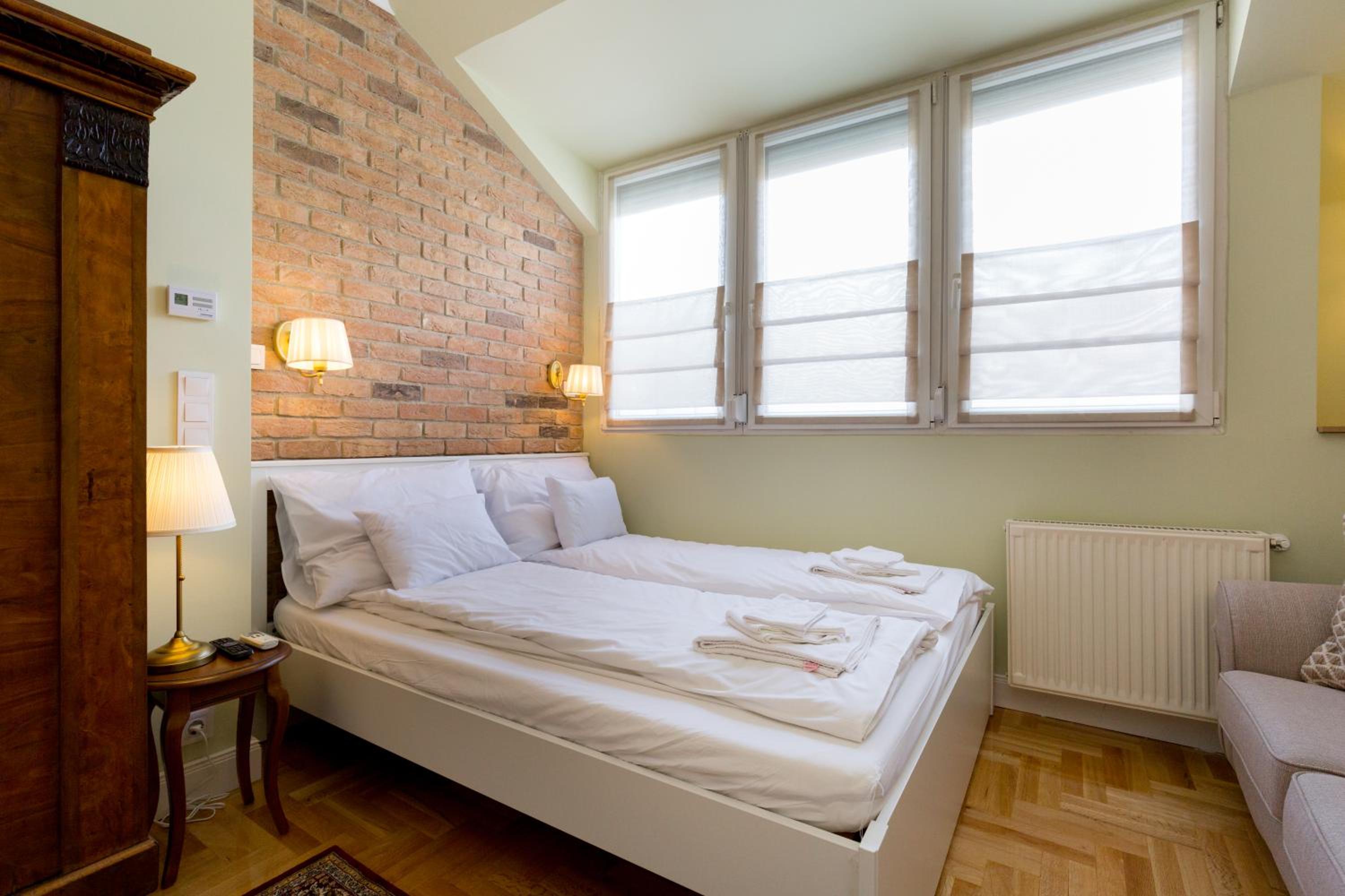 Roland Apartments