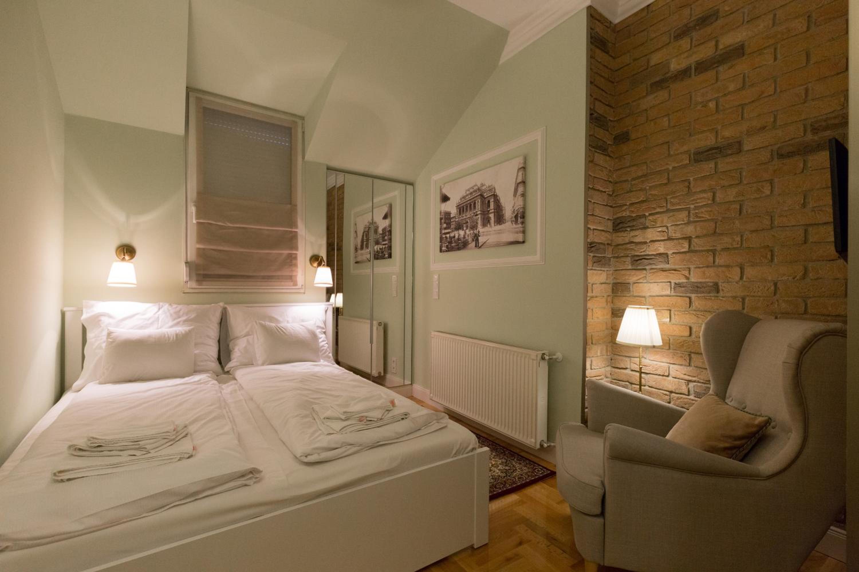 Roland Apartments