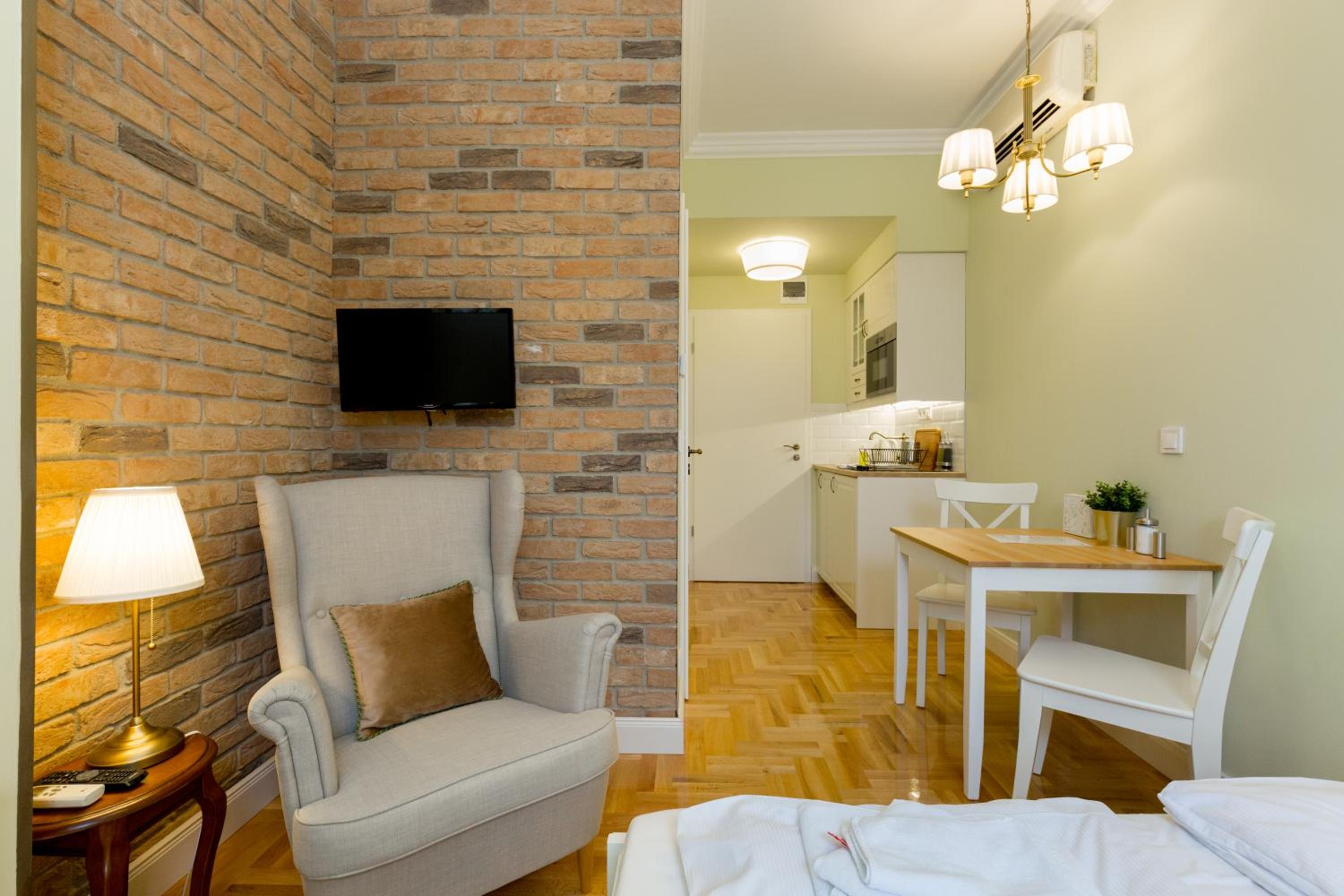 Roland Apartments