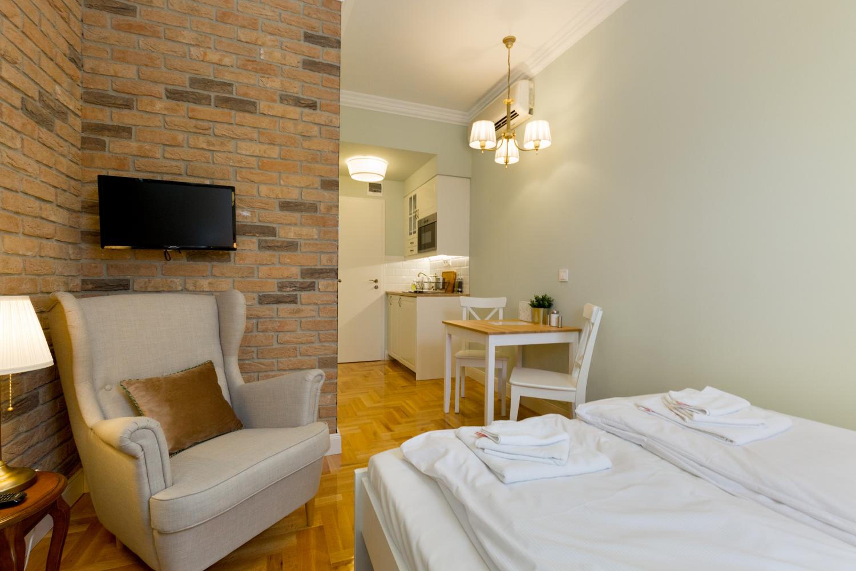 Roland Apartments