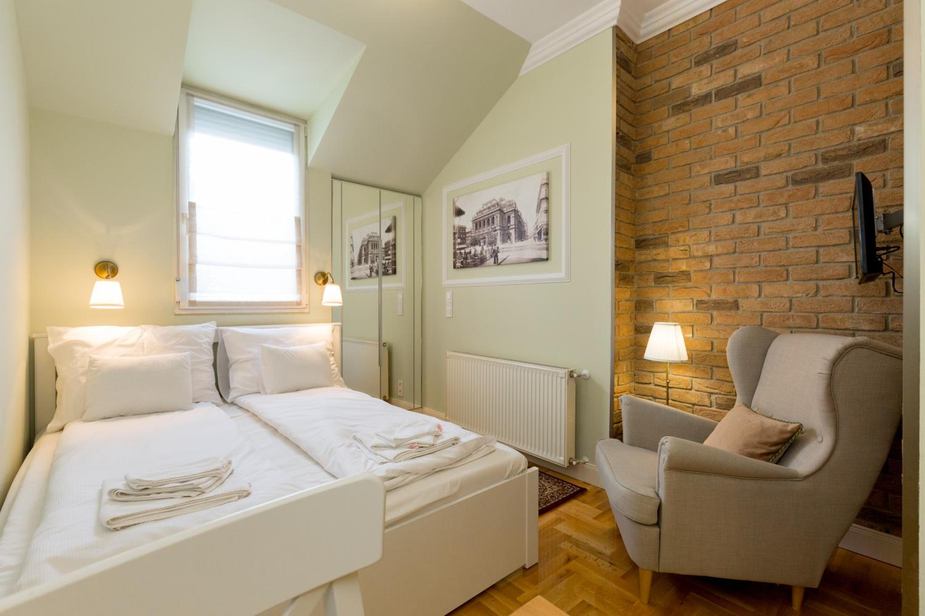 Roland Apartments