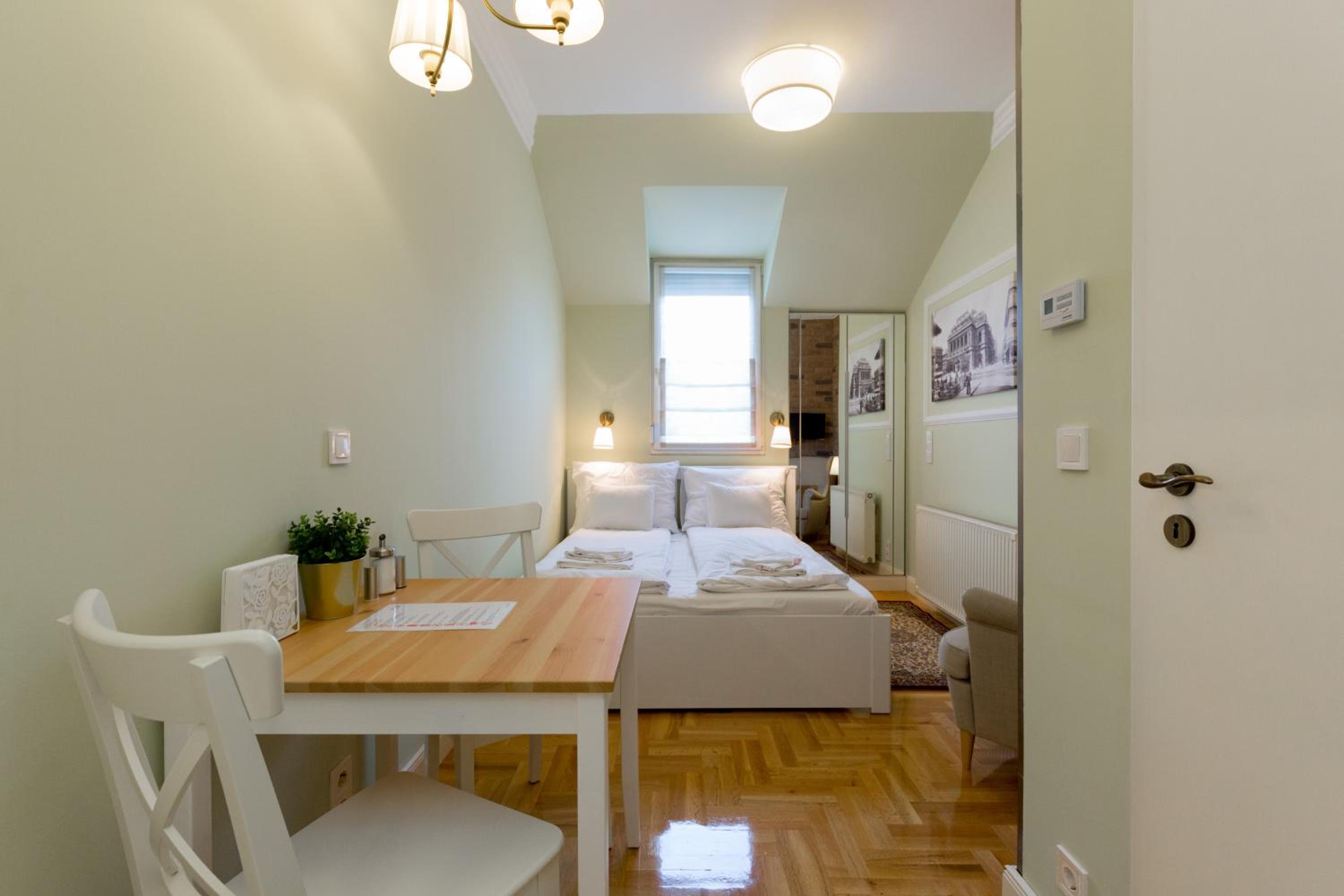Roland Apartments