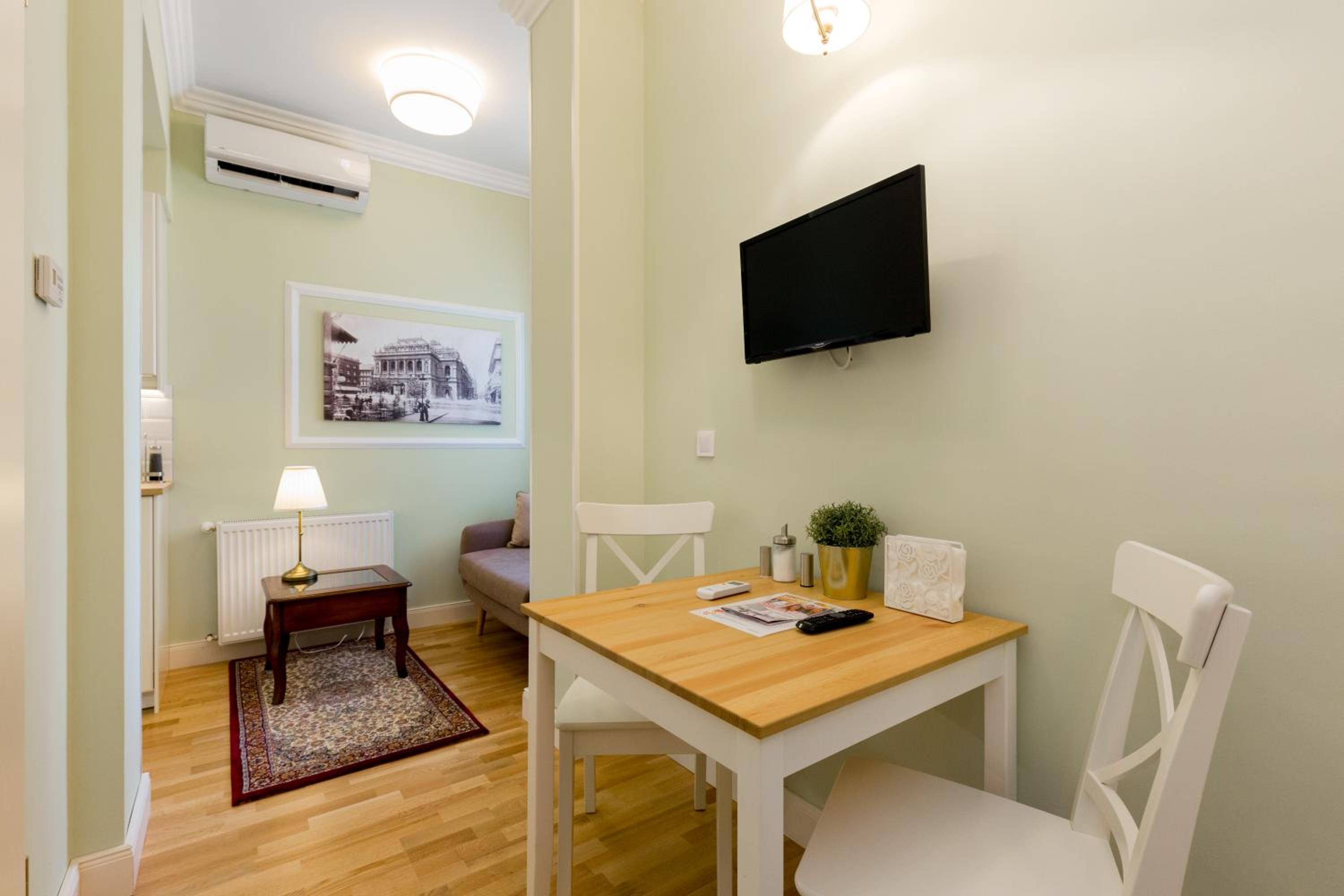 Roland Apartments
