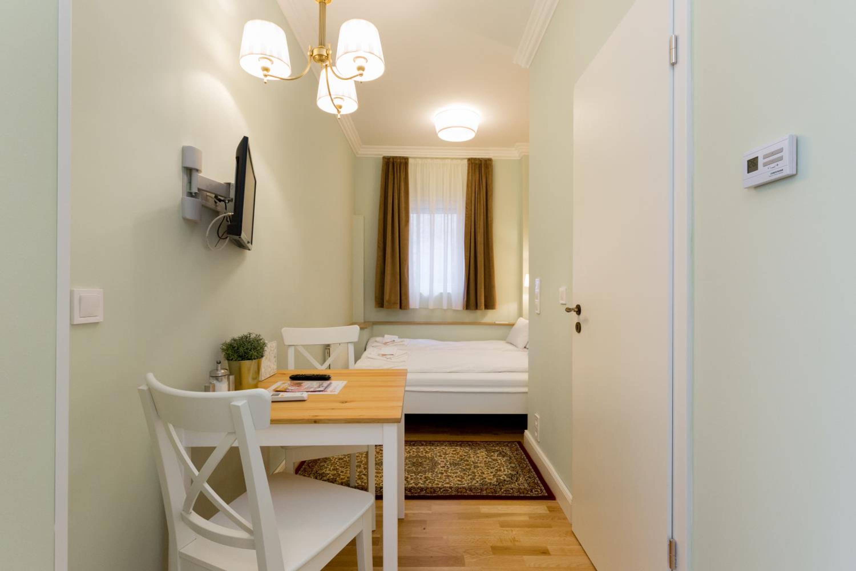 Roland Apartments