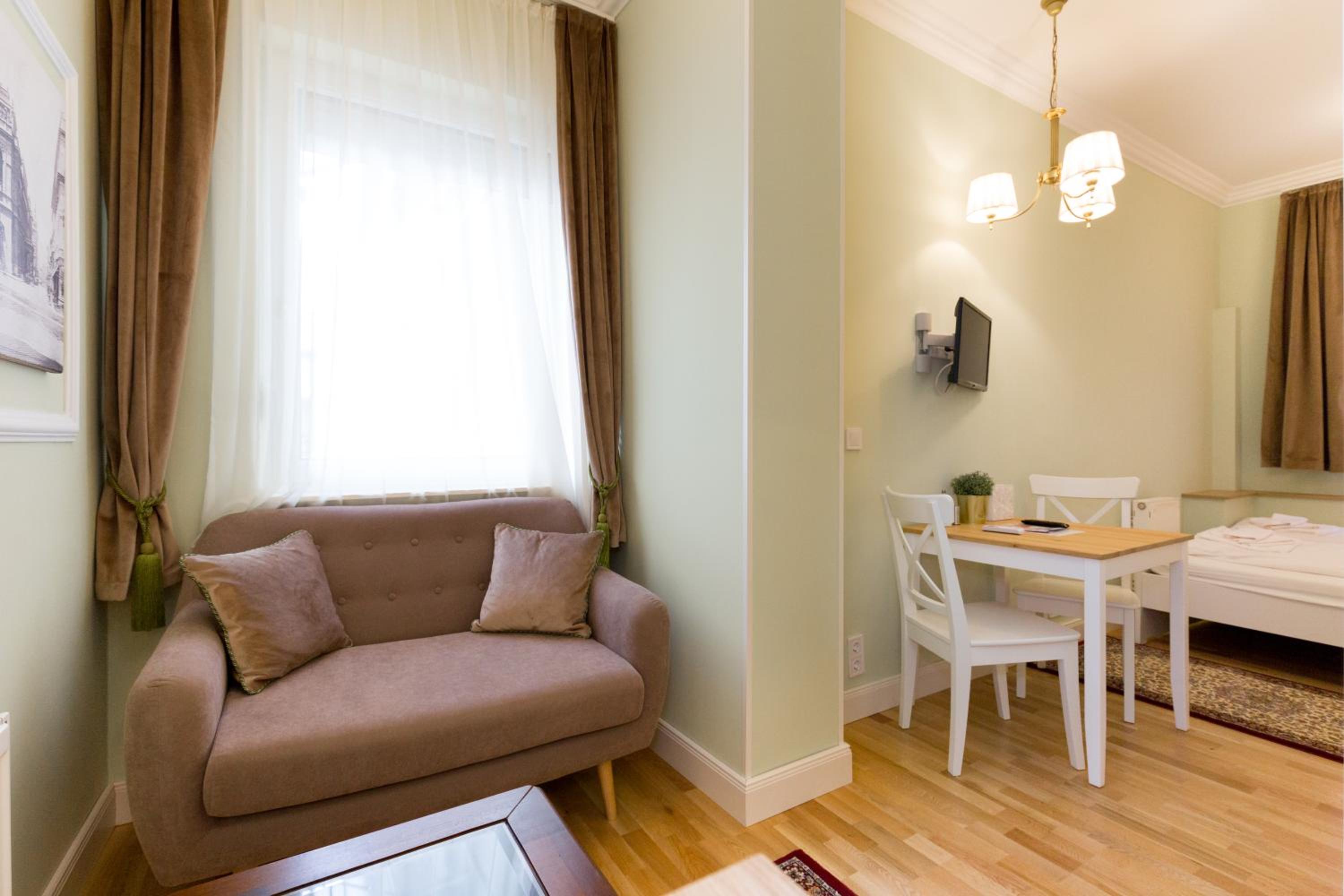 Roland Apartments