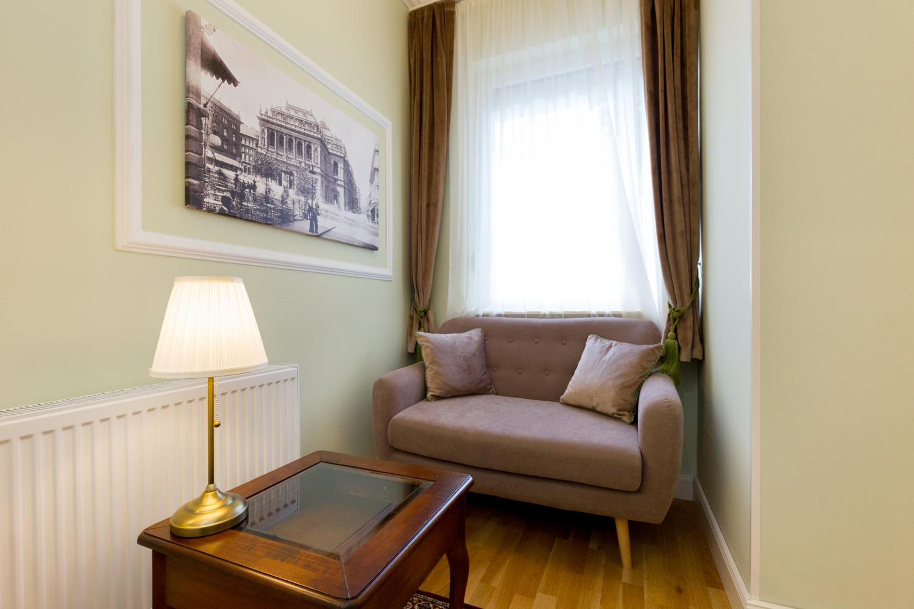 Roland Apartments