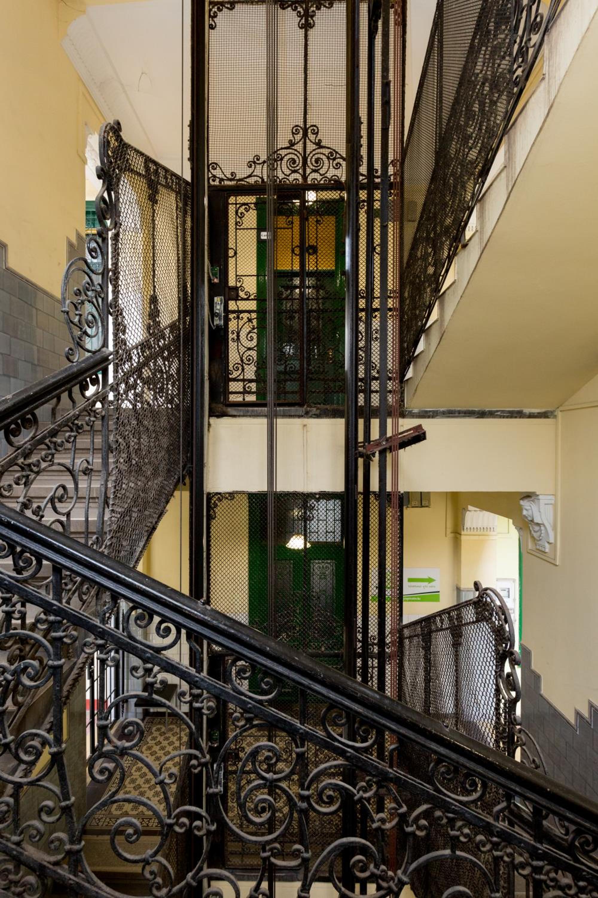 Roland Apartments