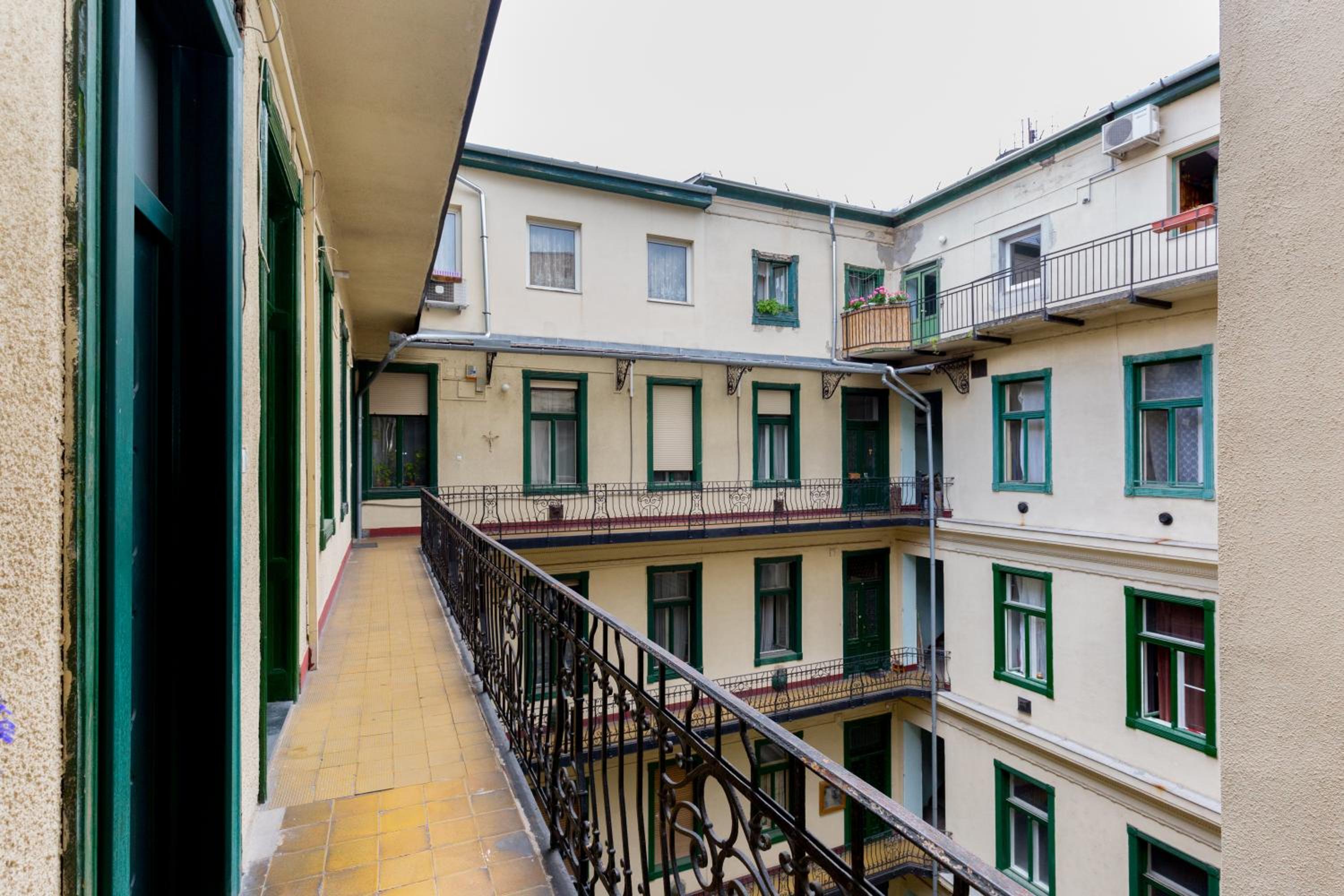 Roland Apartments