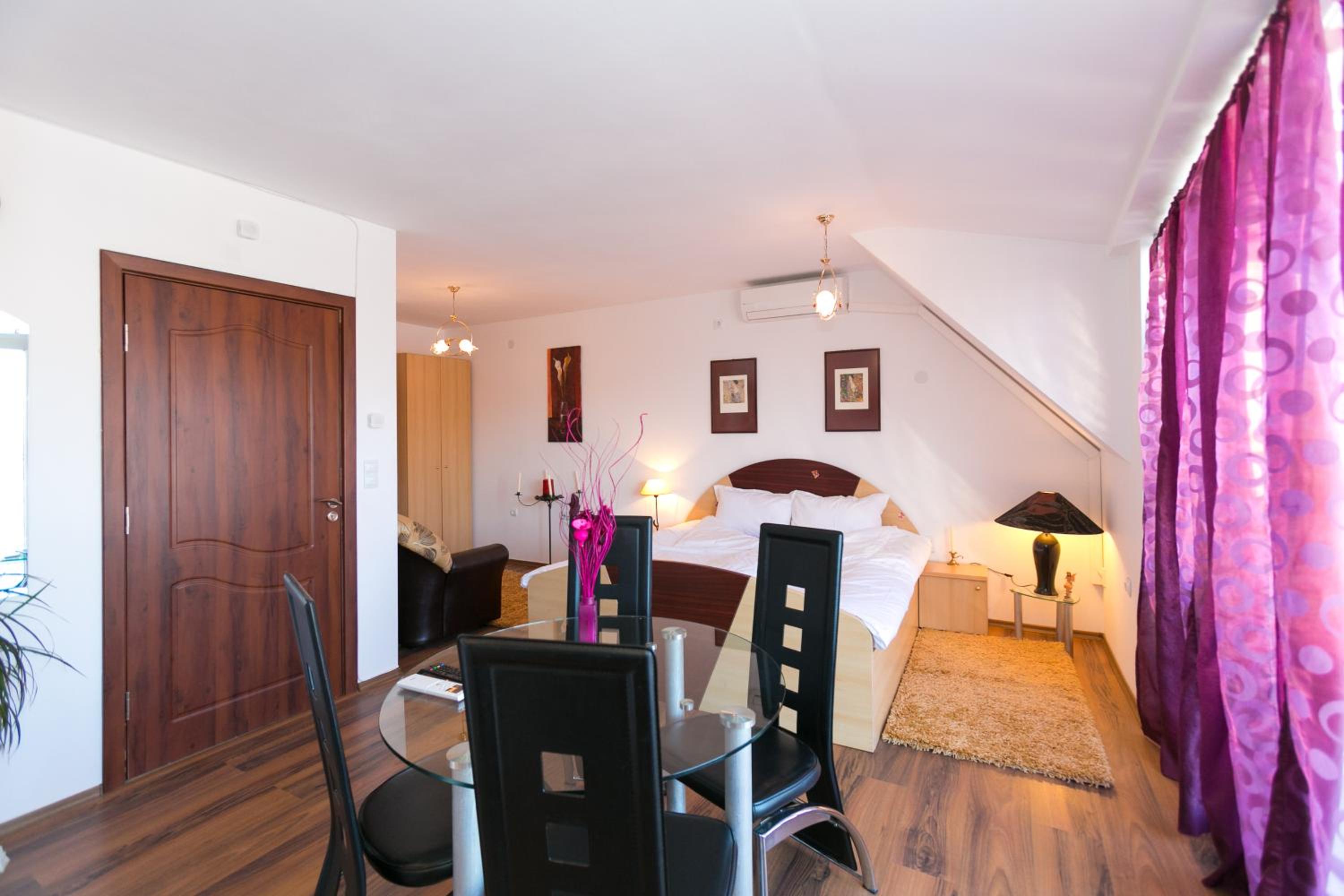 Guest Rooms Tivona