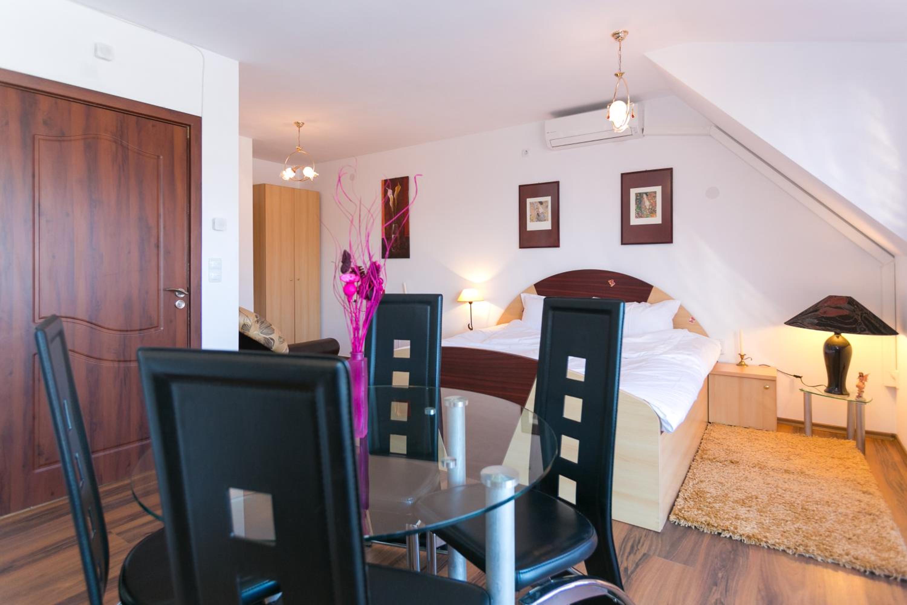Guest Rooms Tivona