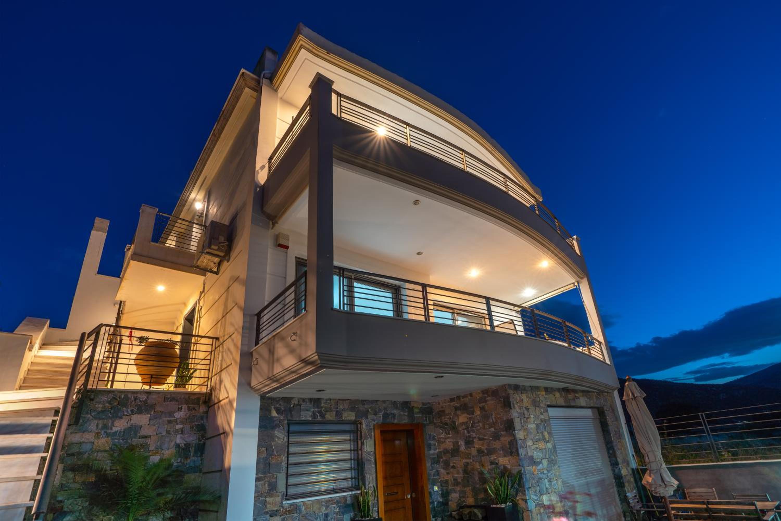 Hotel Luxurious House Near the Sea - Image 1