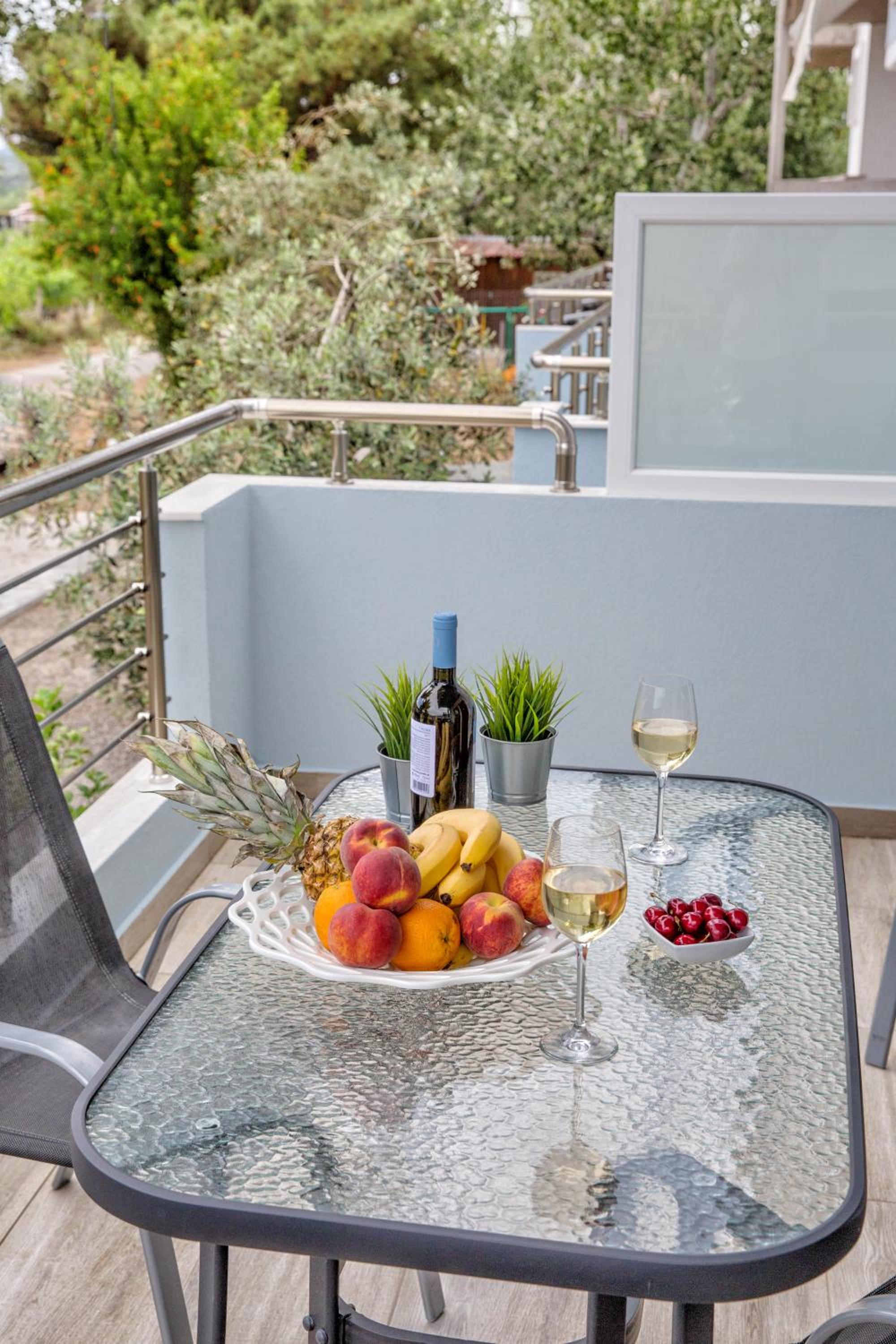 Isalos Suites