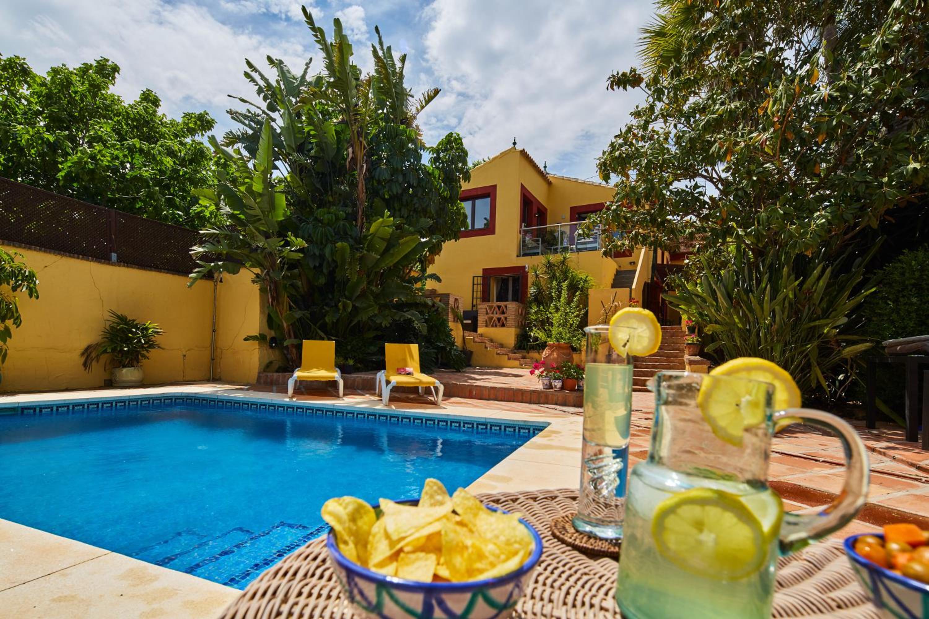 Finca Fenix Apartments with Pool in Álora