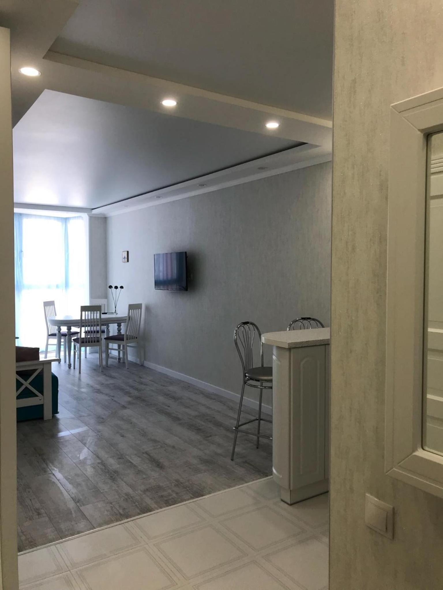 Luxe Apartment on Drahomanova view 3