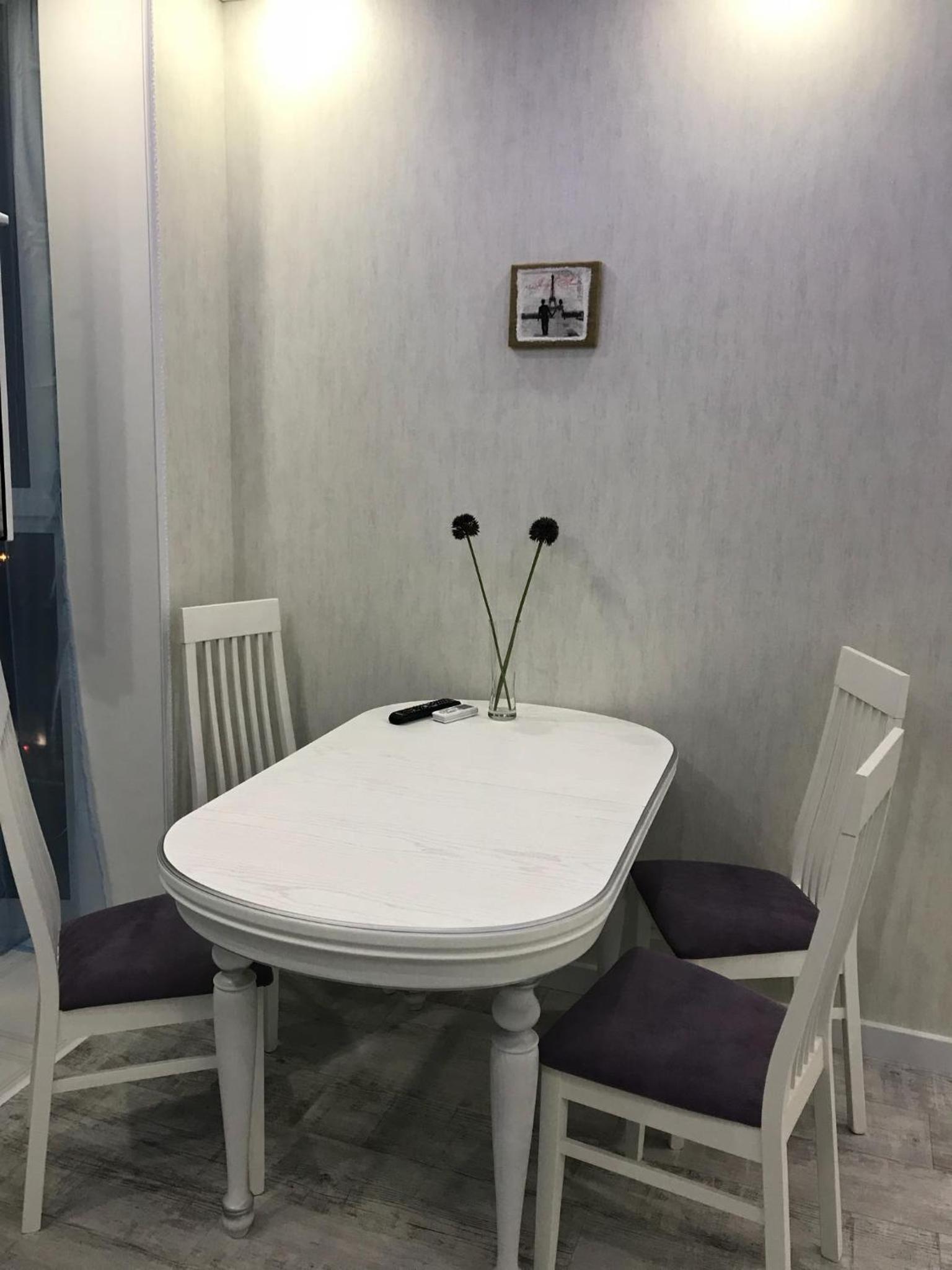 Luxe Apartment on Drahomanova view 2