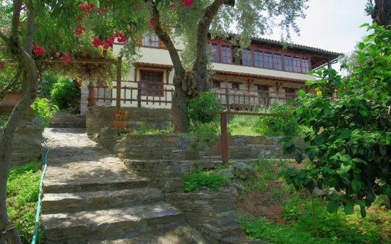 Guesthouse Apanemia view 3