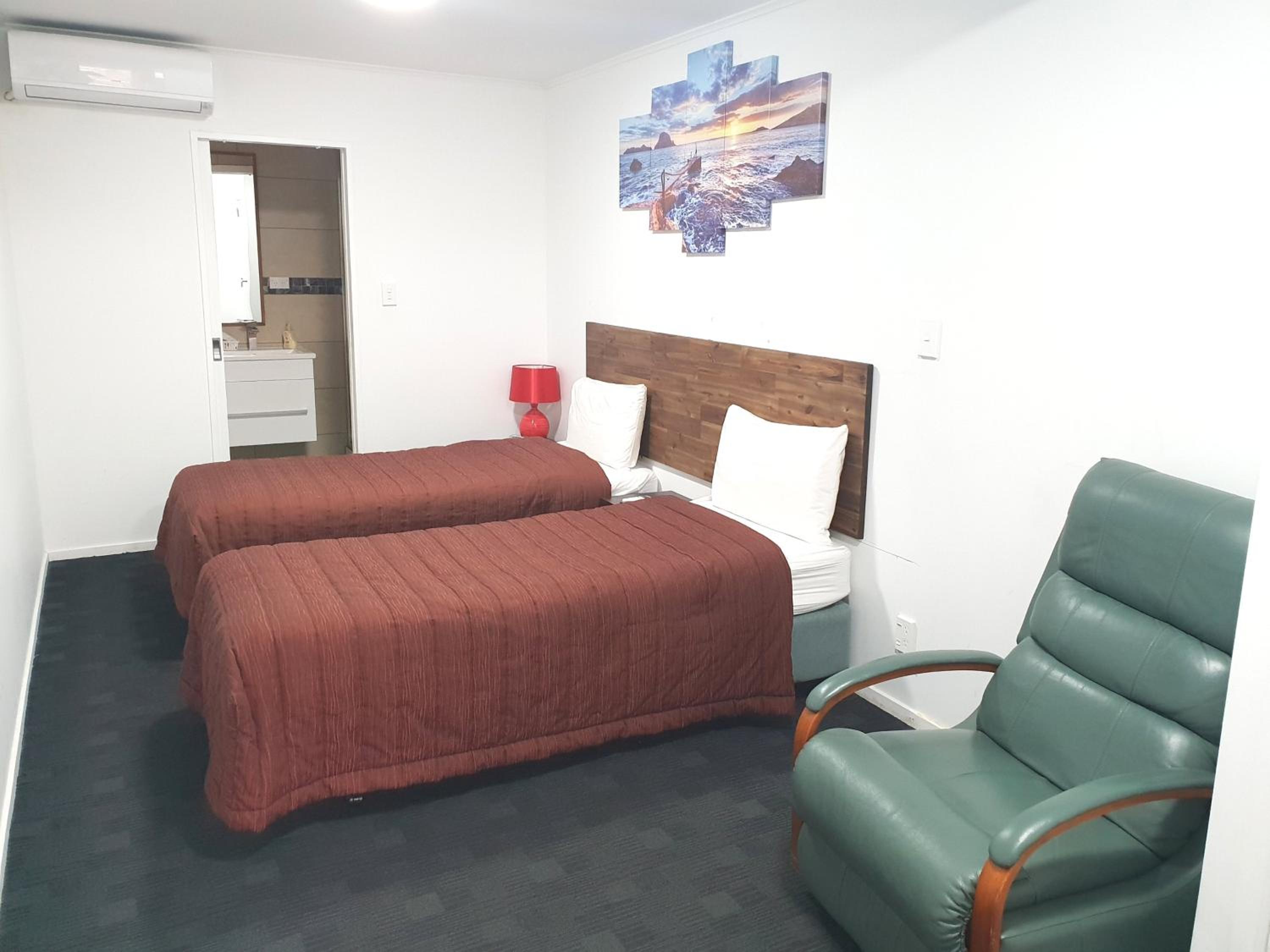 Newlands Court Motel