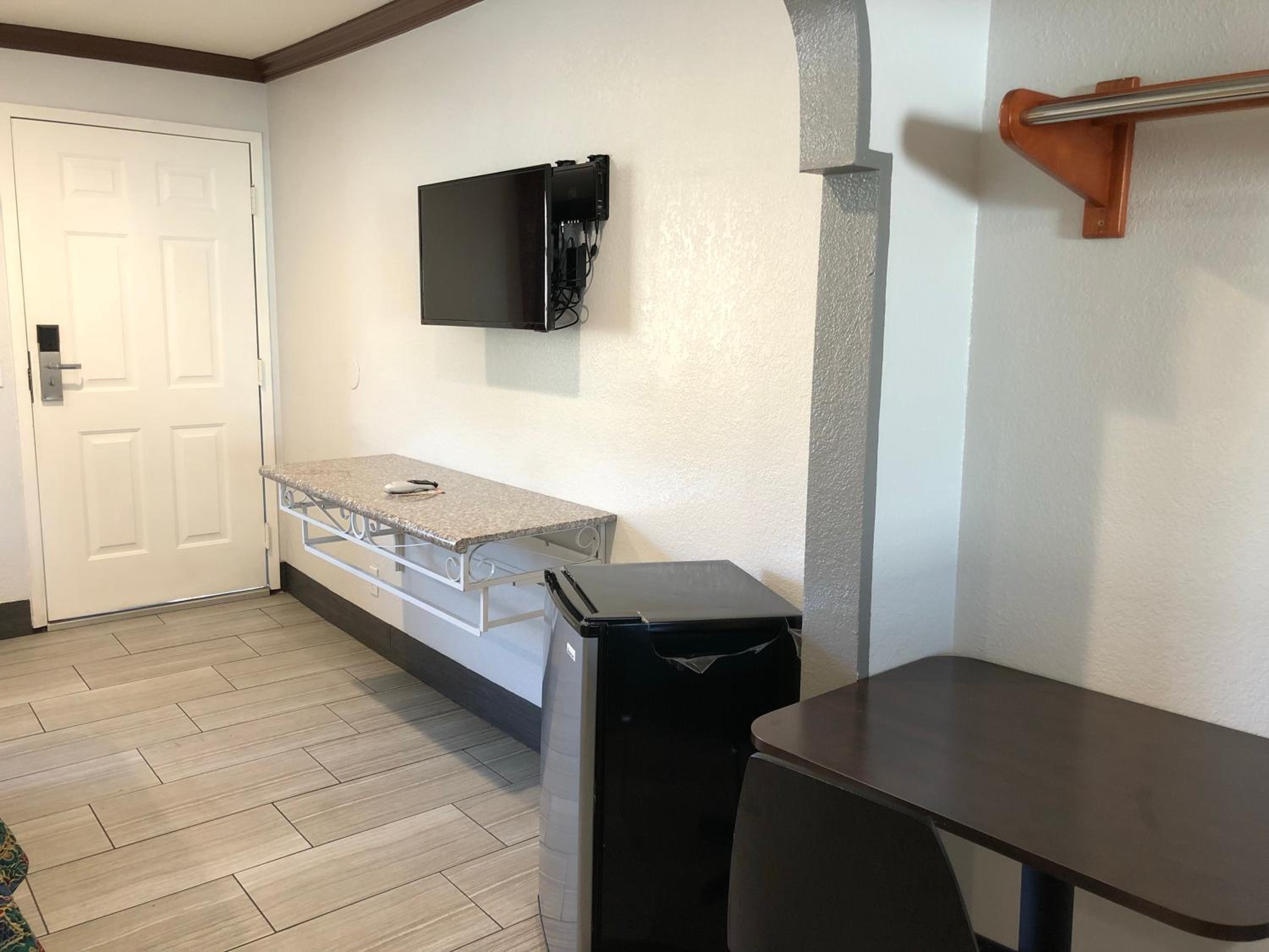 Starlight Inn, Valley Blvd - Downtown LA