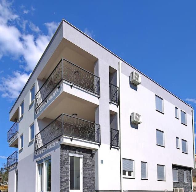 Oleandra Apartments view 5