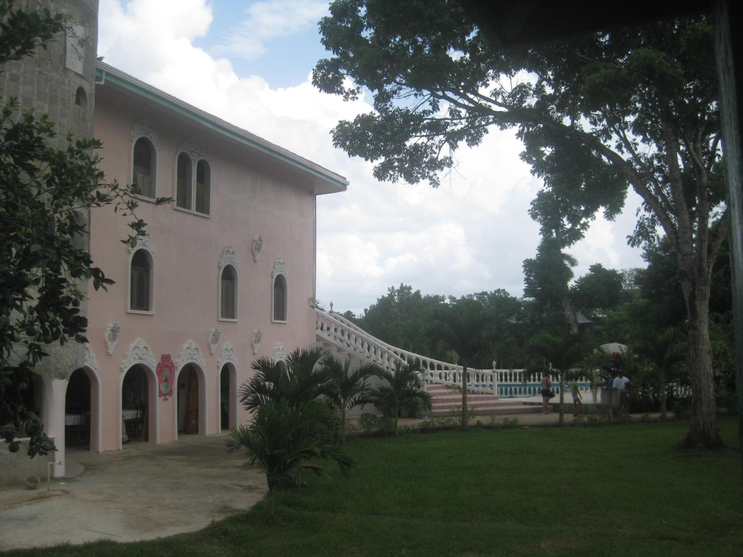 Banana Bank Lodge & Jungle Horseback Adventures