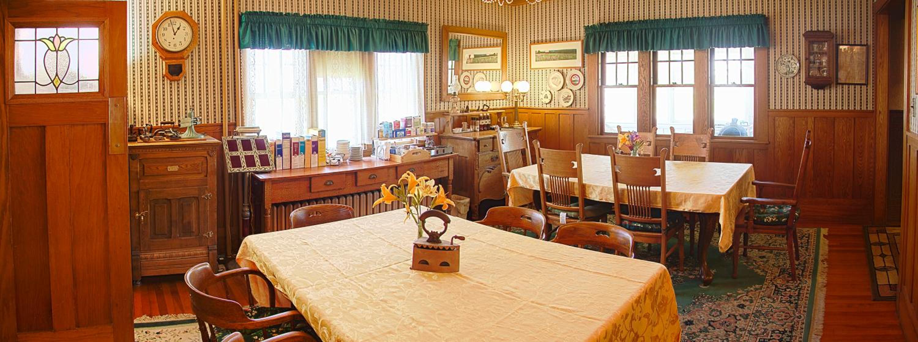 Old Iron Inn Bed and Breakfast