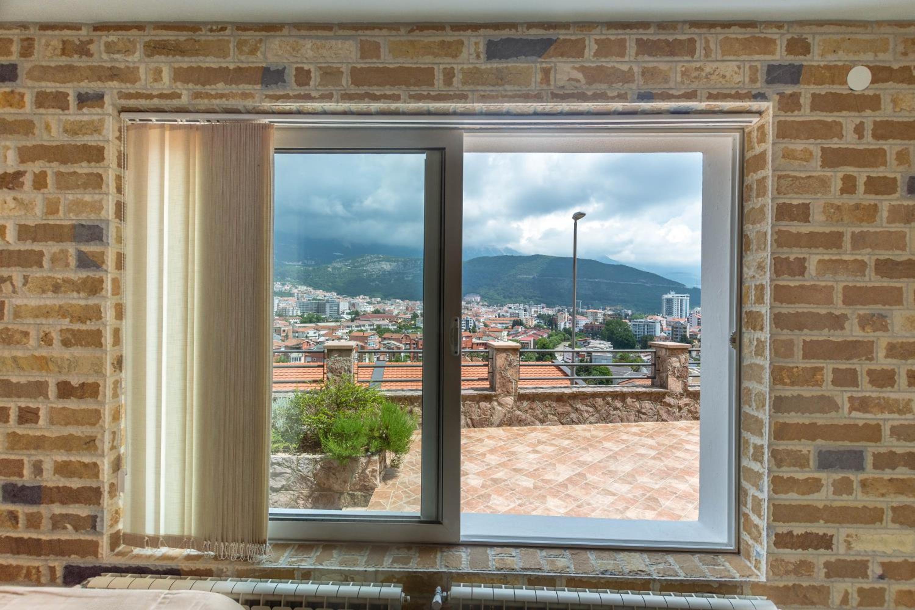 Contessa Apartments view 5