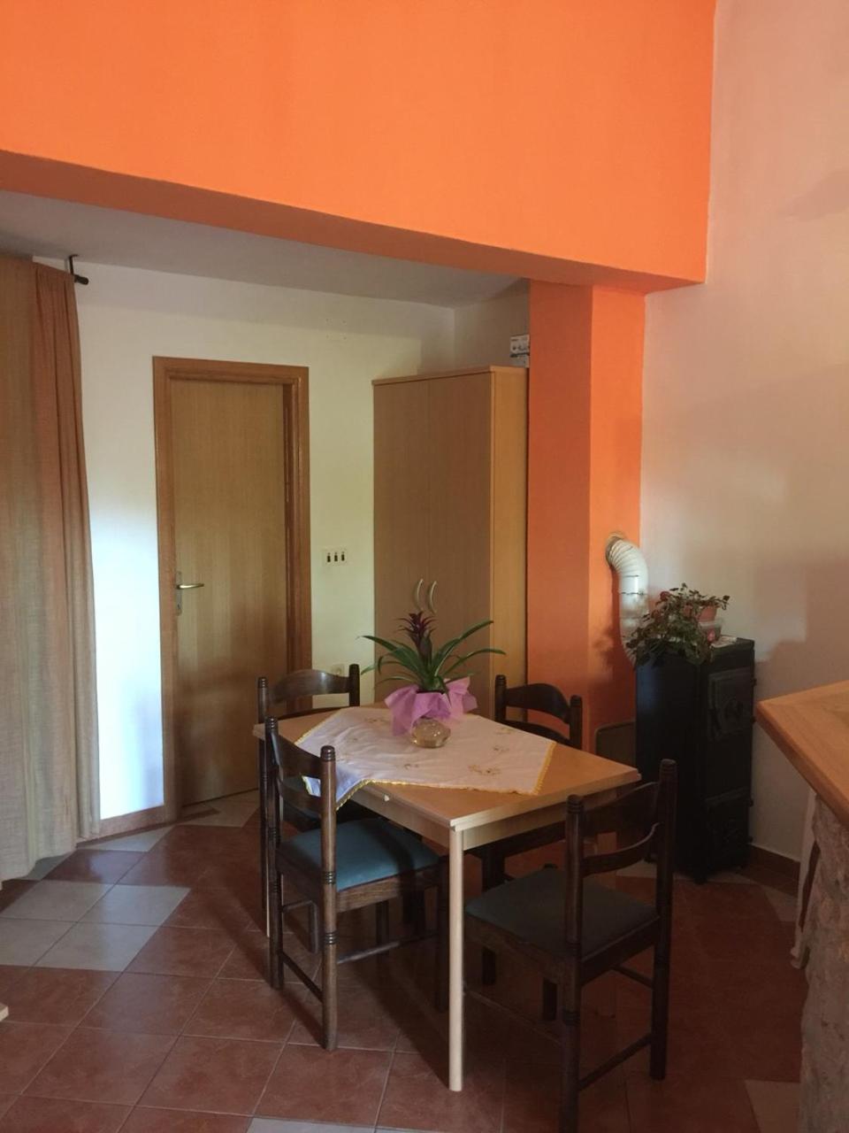 Studio apartman Hrast view 5