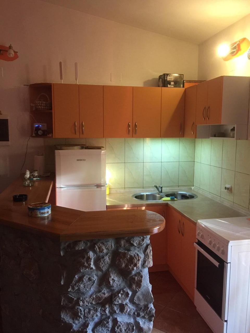 Studio apartman Hrast view 2