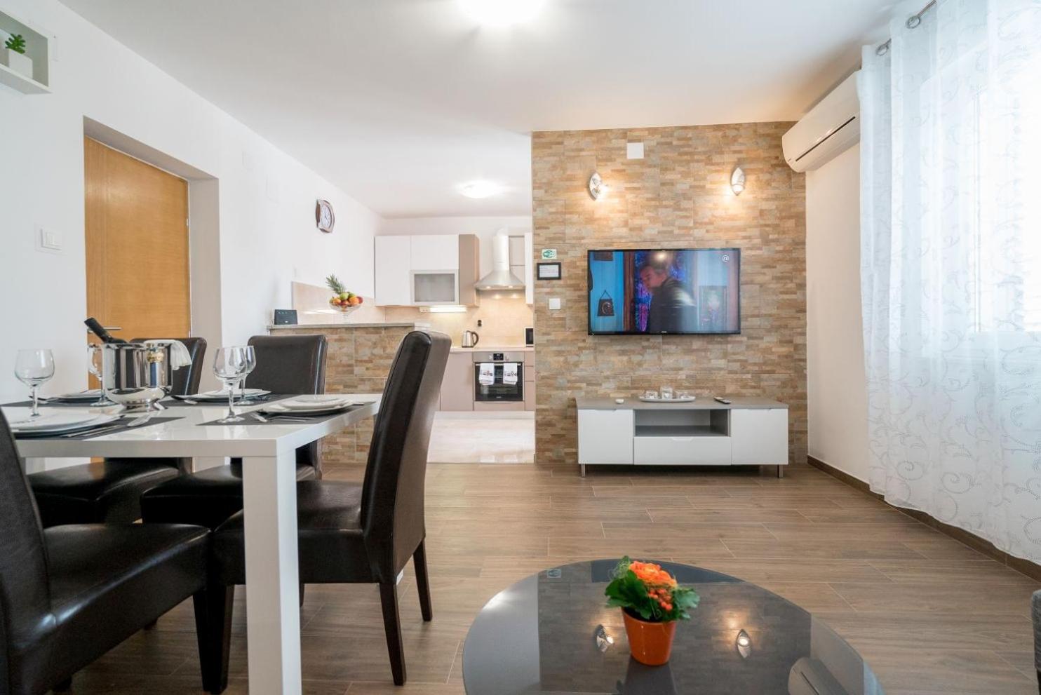 Apartment Anteo free parking view 5