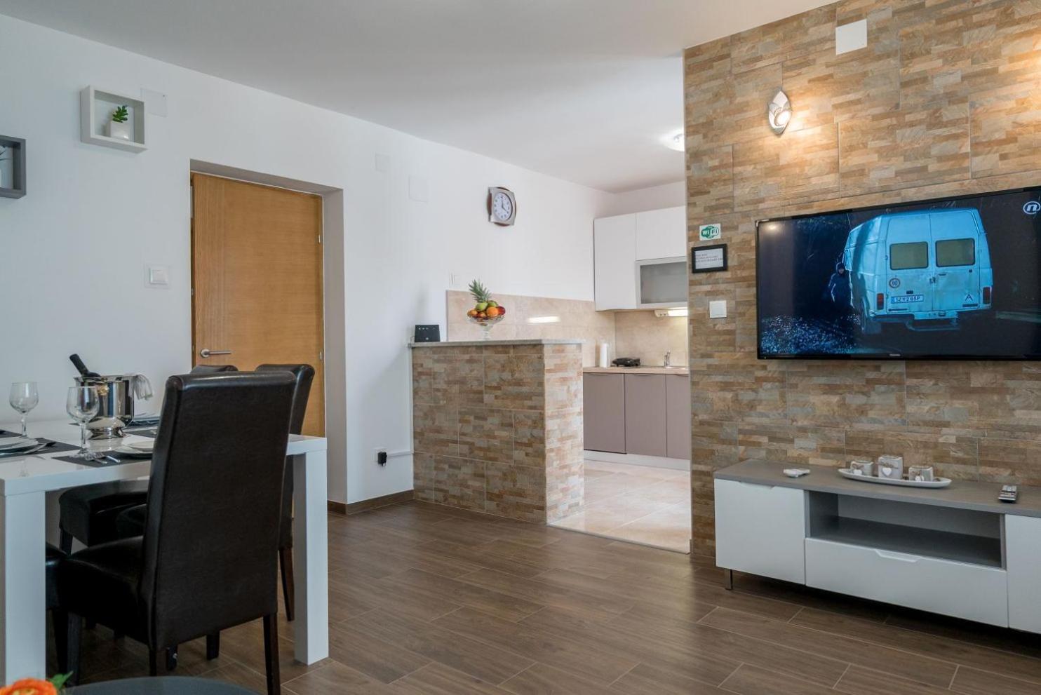 Apartment Anteo free parking view 4