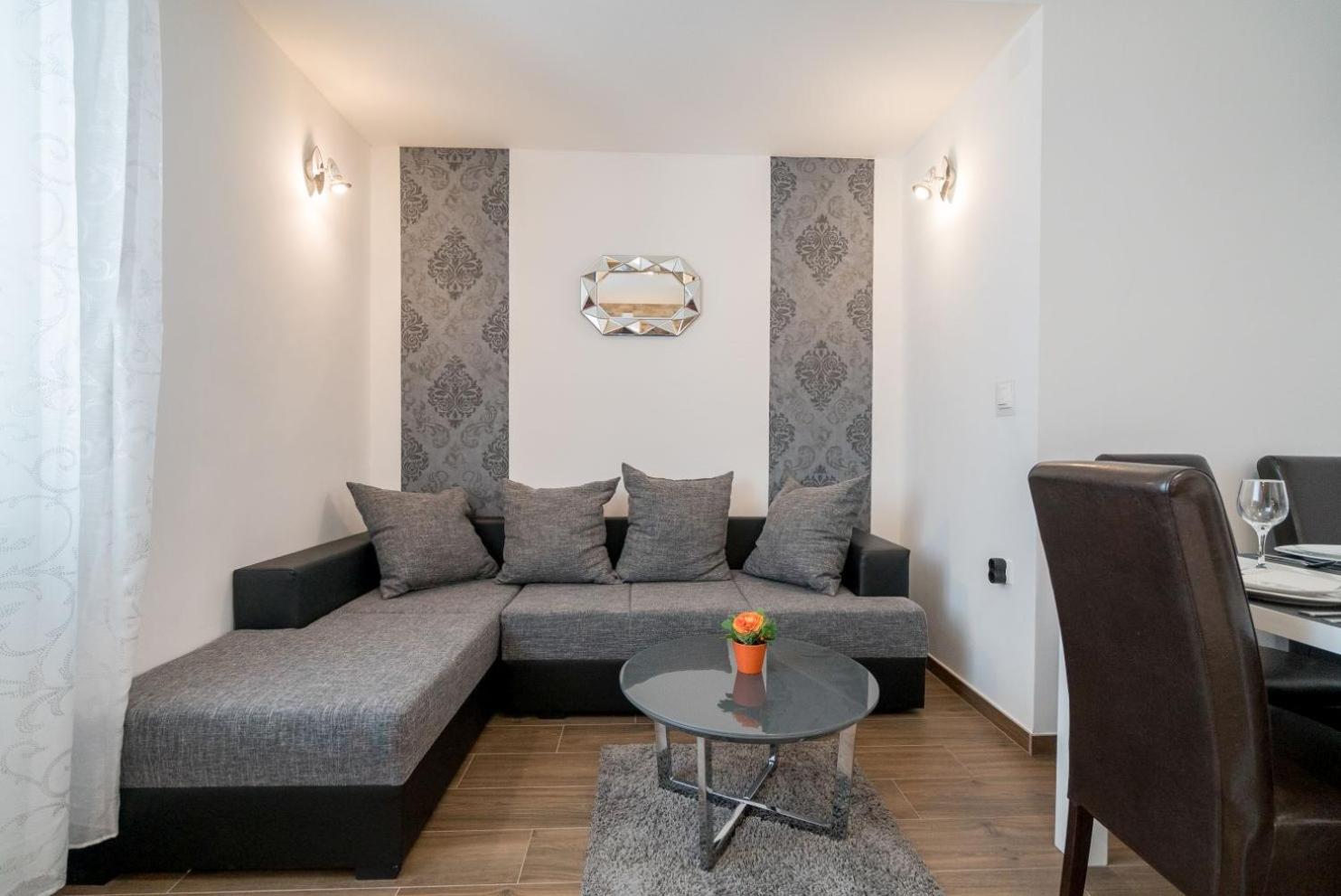 Apartment Anteo free parking view 2