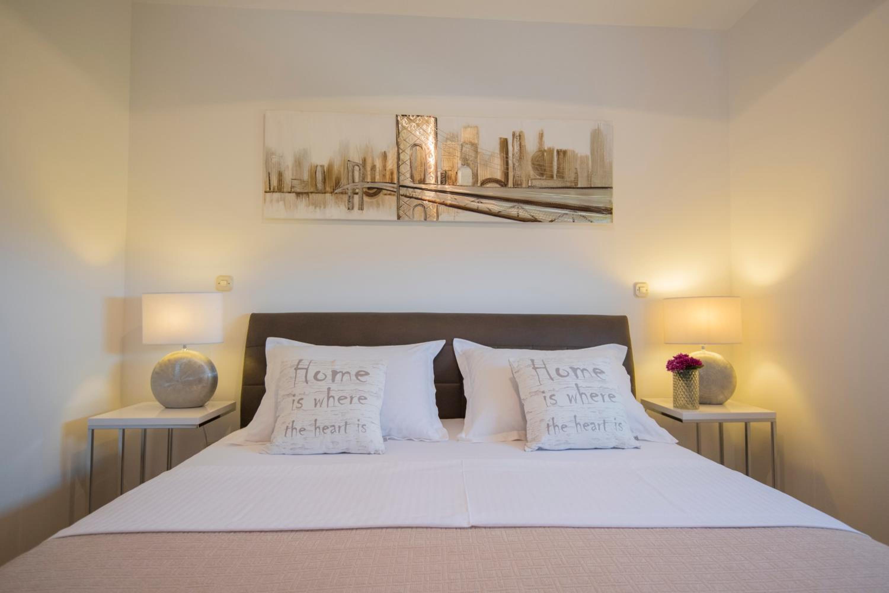 Comfortable Cozy Beach Apartment view 5