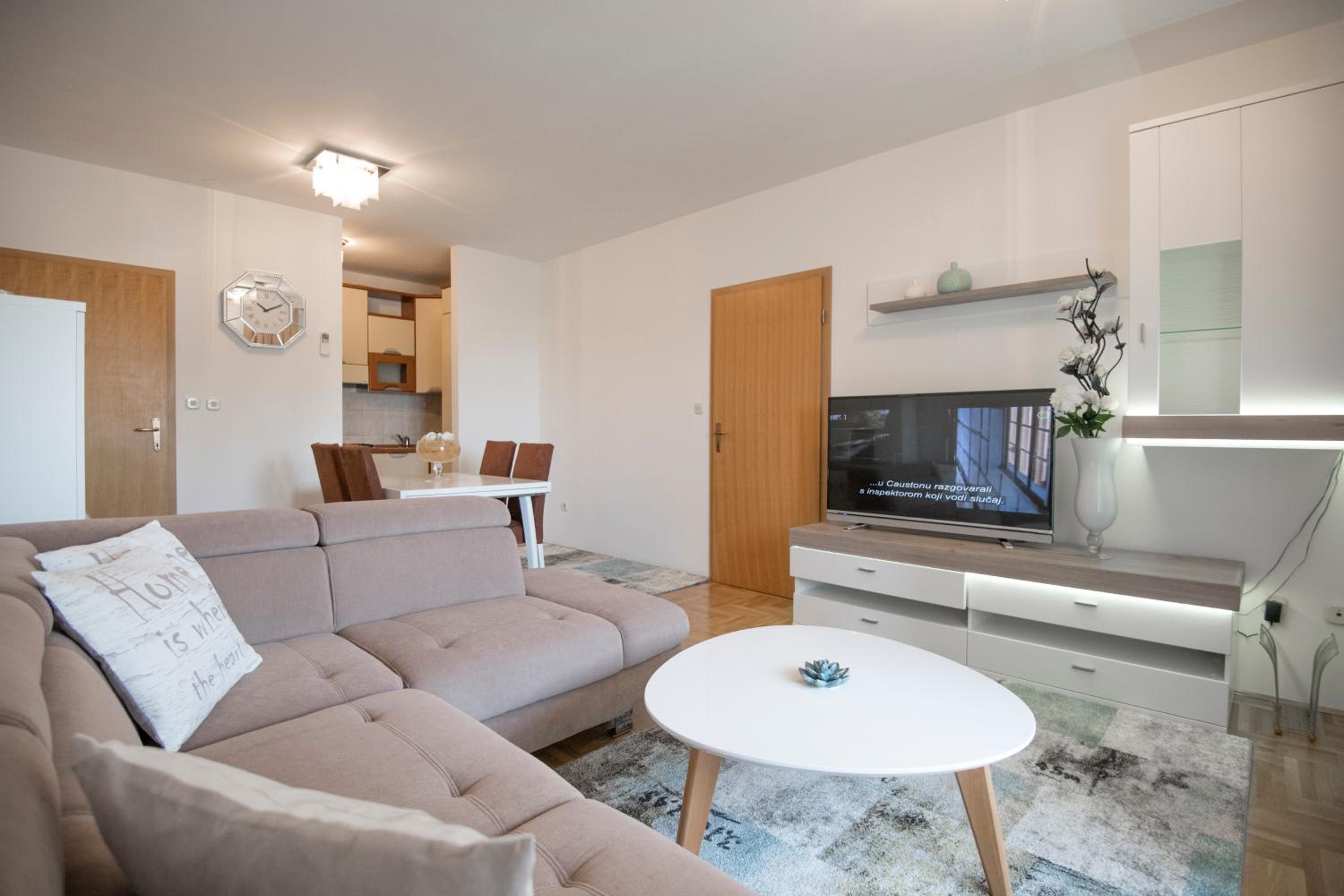 Comfortable Cozy Beach Apartment view 3