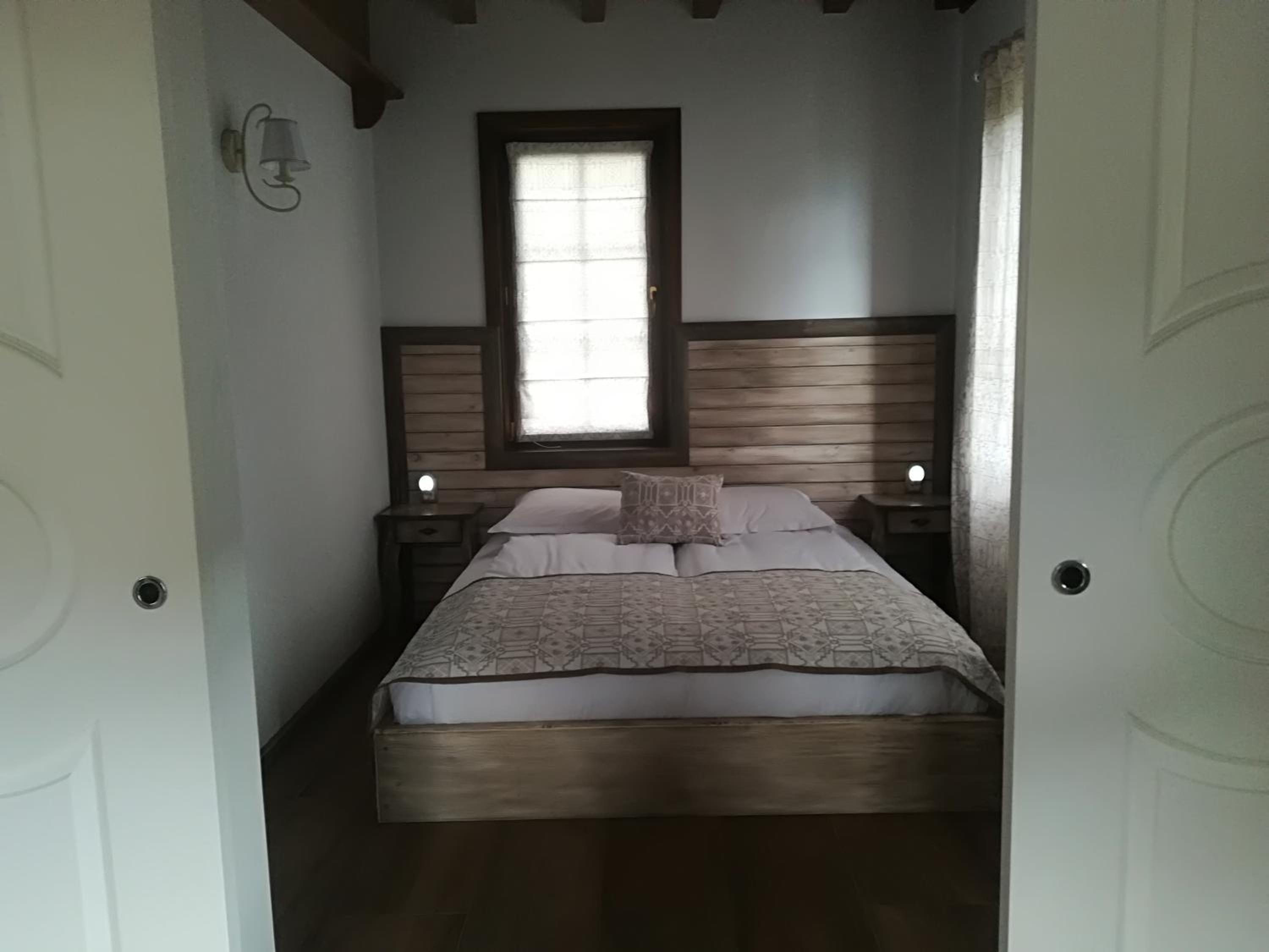 Manoleva House