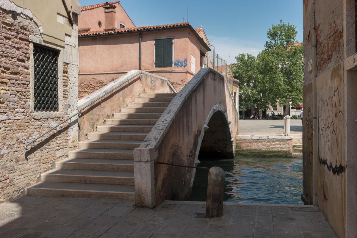 Ca' Dandolo, affaccio sul canale