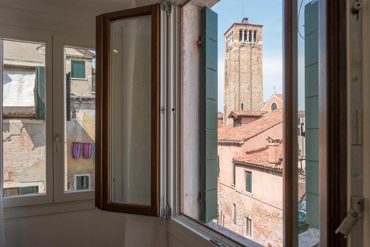 Ca' Dandolo, affaccio sul canale