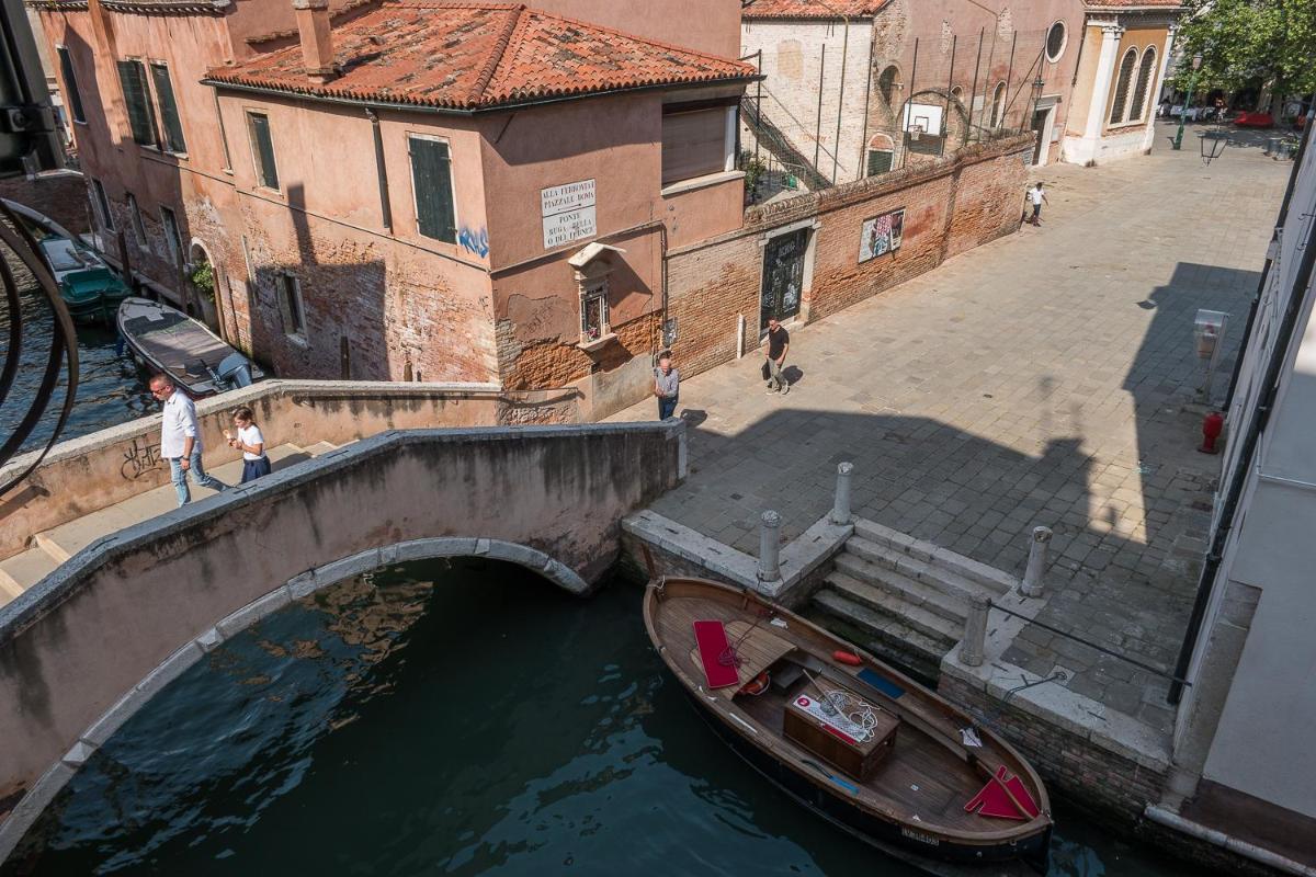 Ca' Dandolo, affaccio sul canale