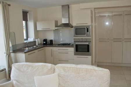Oakleigh House, Apartment 1