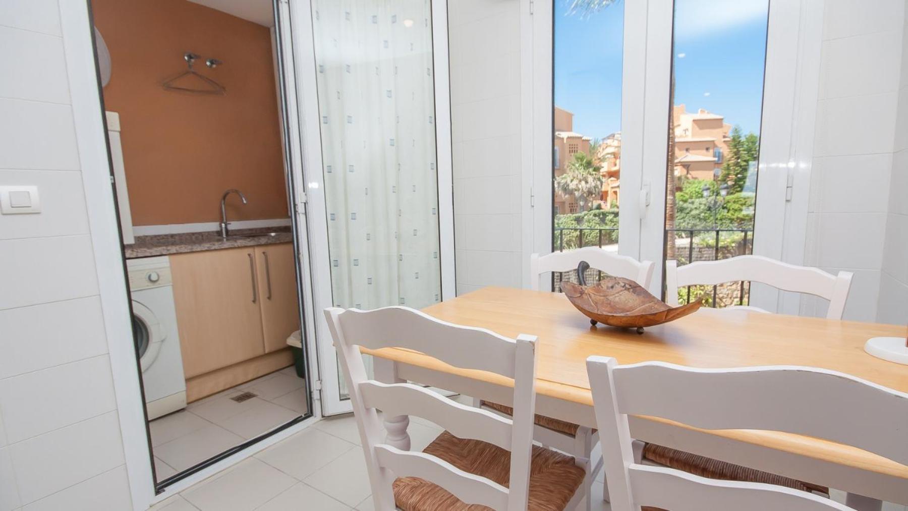 Los Granados 1611 view 4