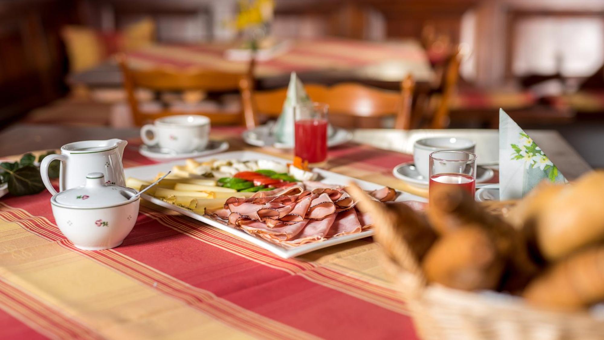 Ferienwohnungen Hotel Garni Dörflerwirt