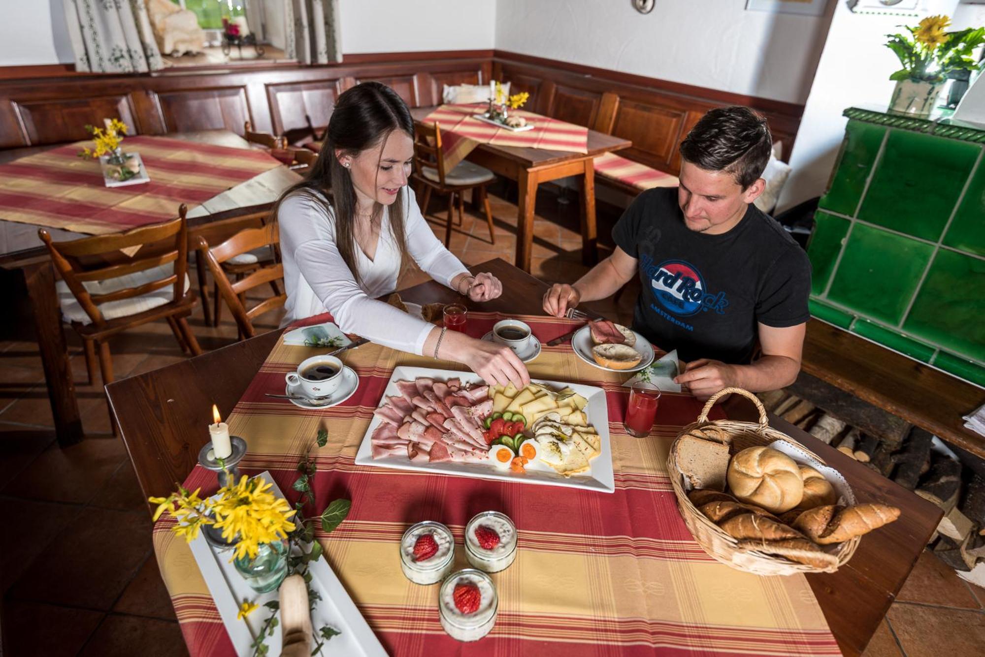 Ferienwohnungen Hotel Garni Dörflerwirt