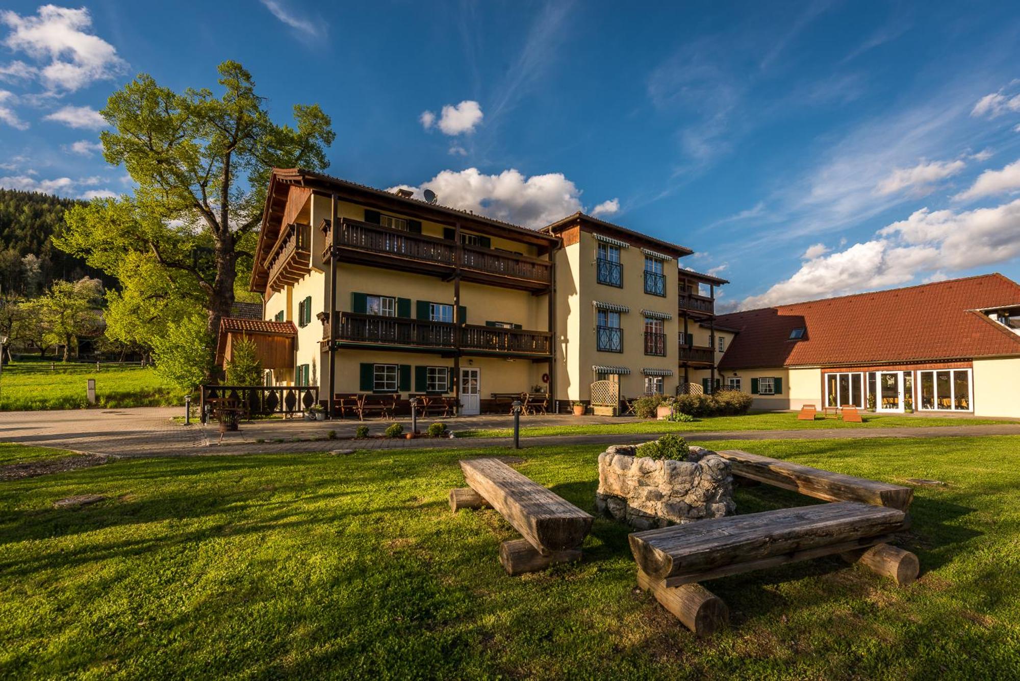 Ferienwohnungen Hotel Garni Dörflerwirt