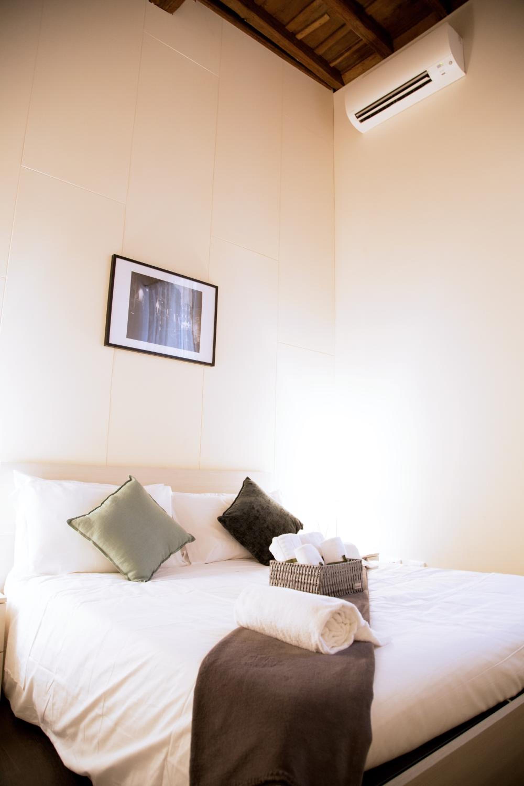 H-Aviva Giubbonari Apartment