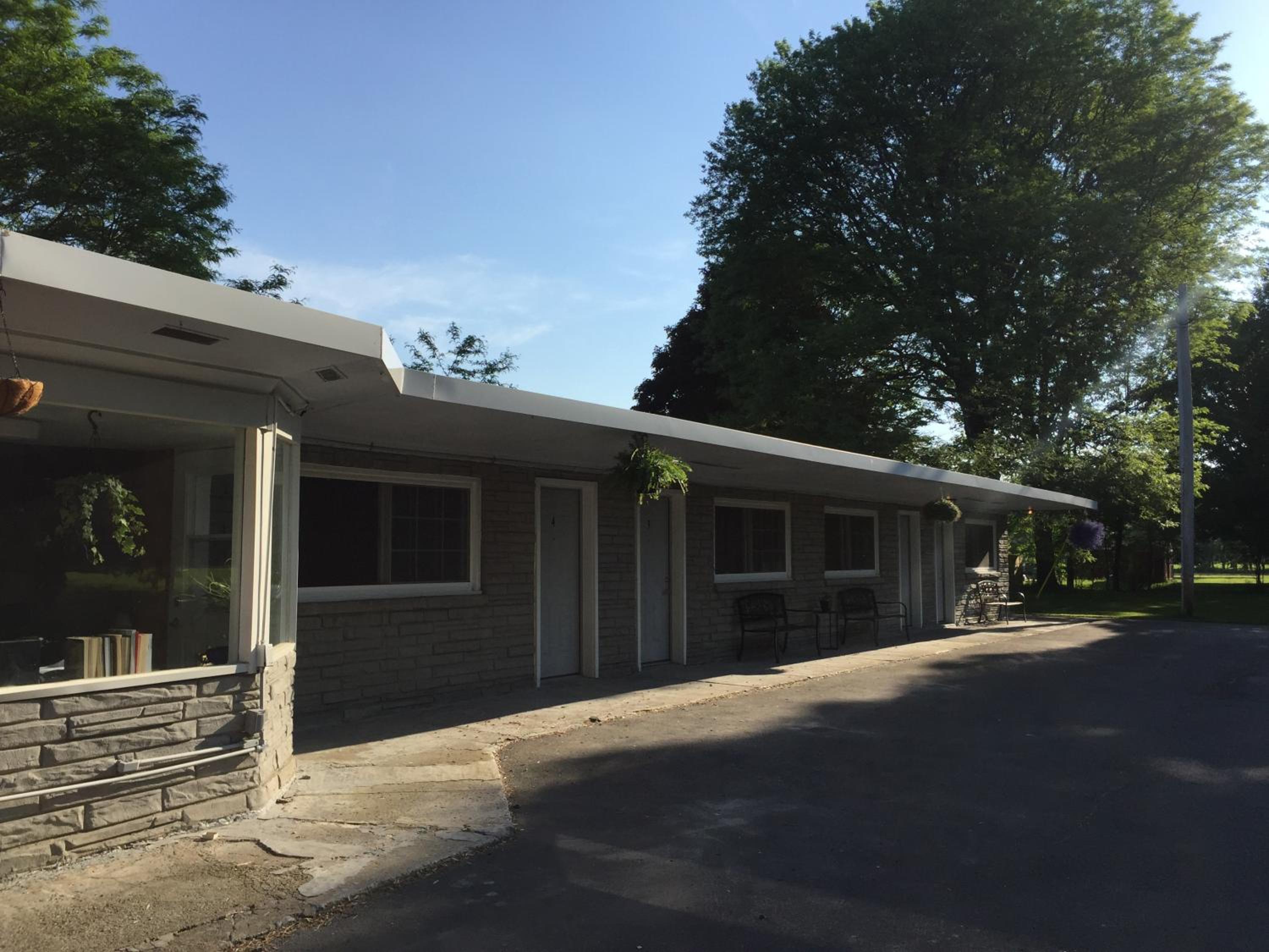 Hotel Nightshade Inn & Gardens - Image 1