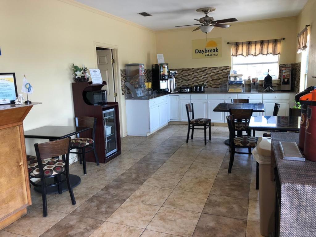 Gainesville Vacations - Days Inn by Wyndham Gainesville - Property Image 4