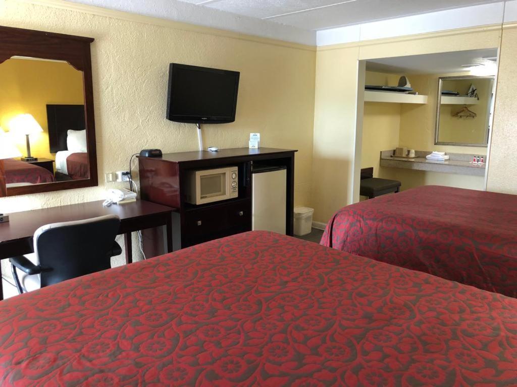 Gainesville Vacations - Days Inn by Wyndham Gainesville - Property Image 3