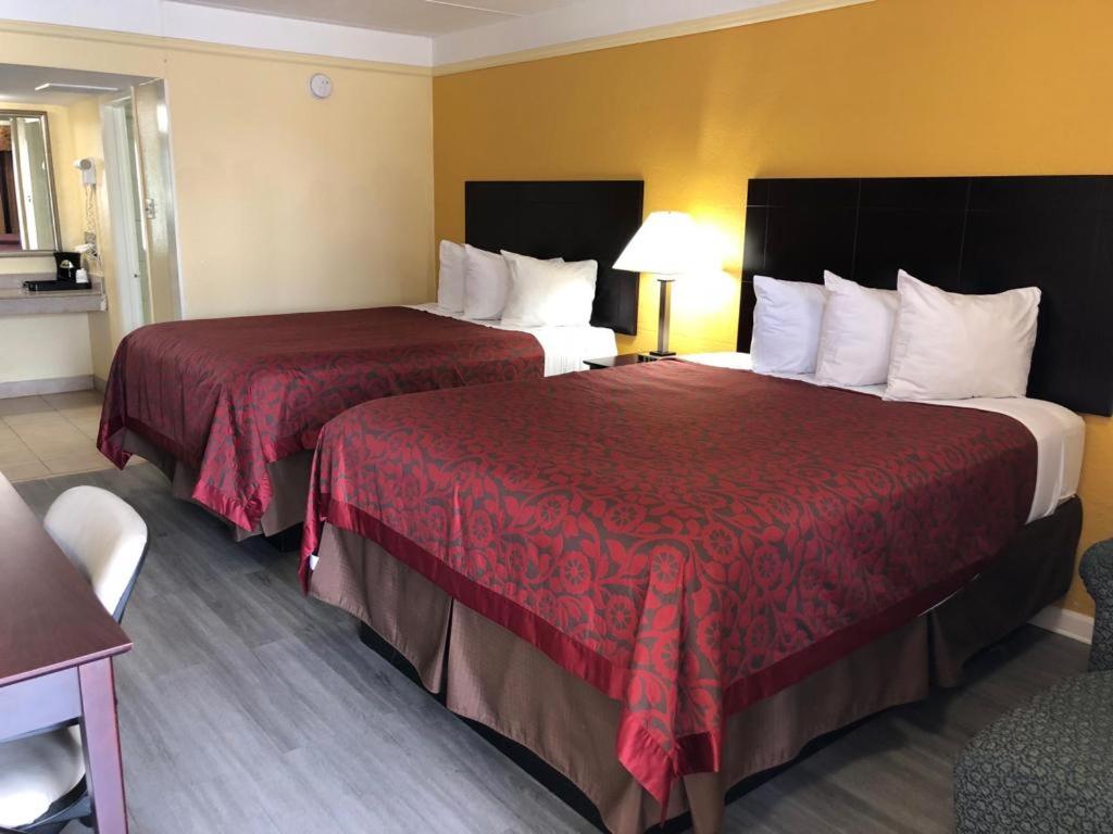 Gainesville Vacations - Days Inn by Wyndham Gainesville - Property Image 6