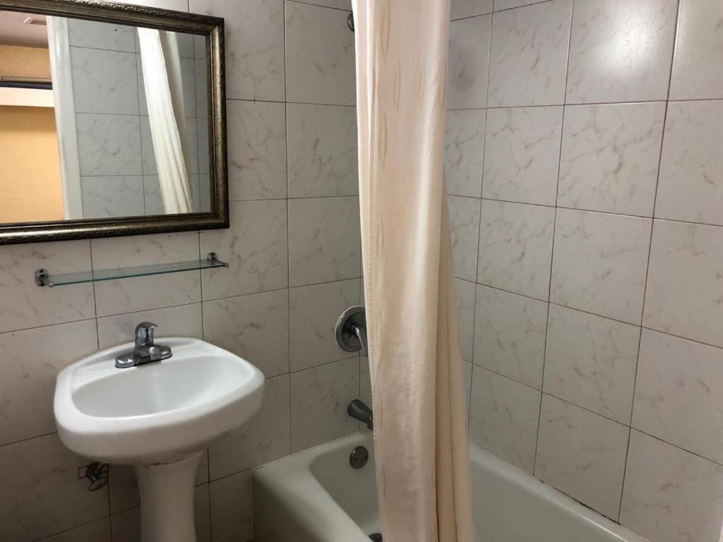 Gainesville Vacations - Days Inn by Wyndham Gainesville - Property Image 25